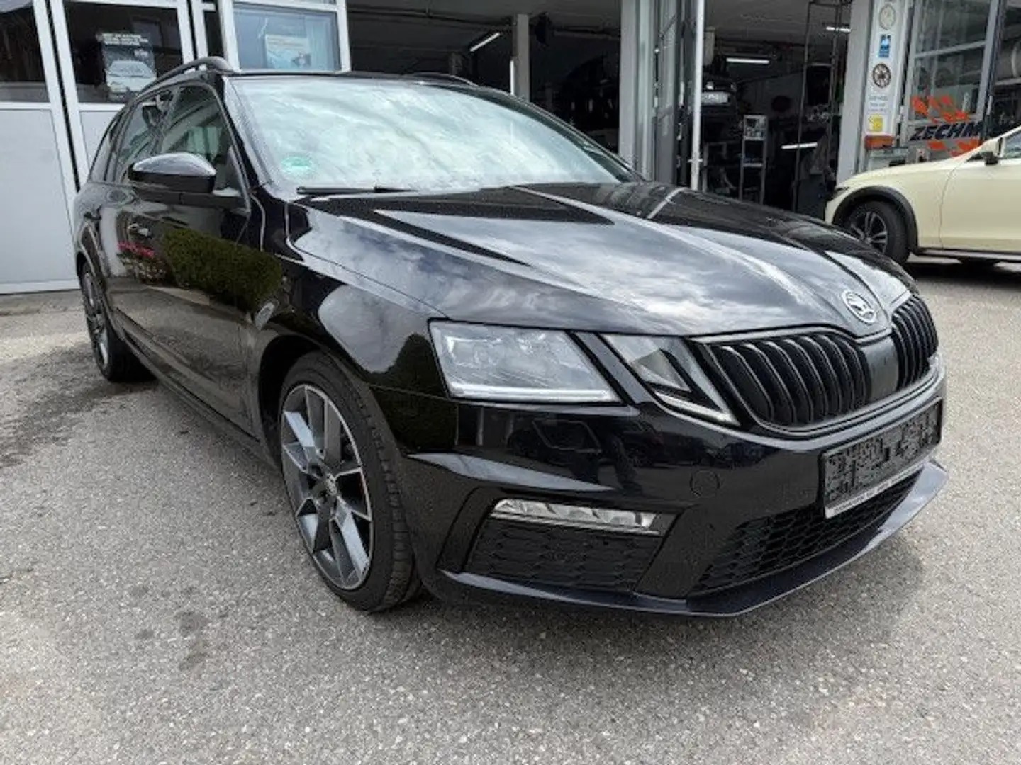 Skoda Octavia Combi RS 4x4 8-fach, TOP! Schwarz - 2