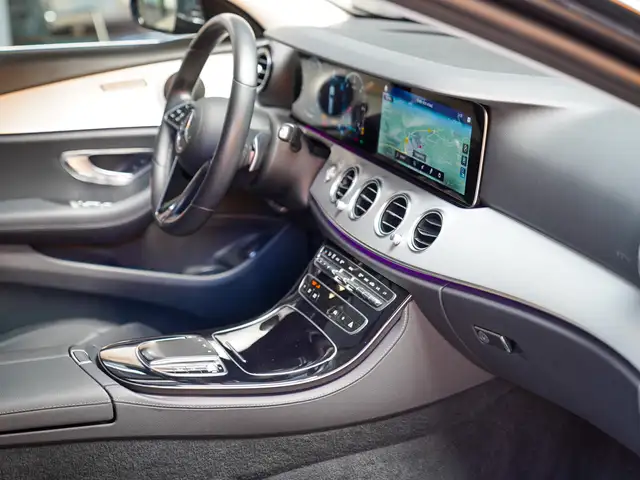 Mercedes-Benz E-Class view 12