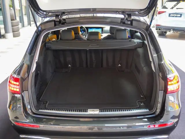 Mercedes-Benz E-Class view 6