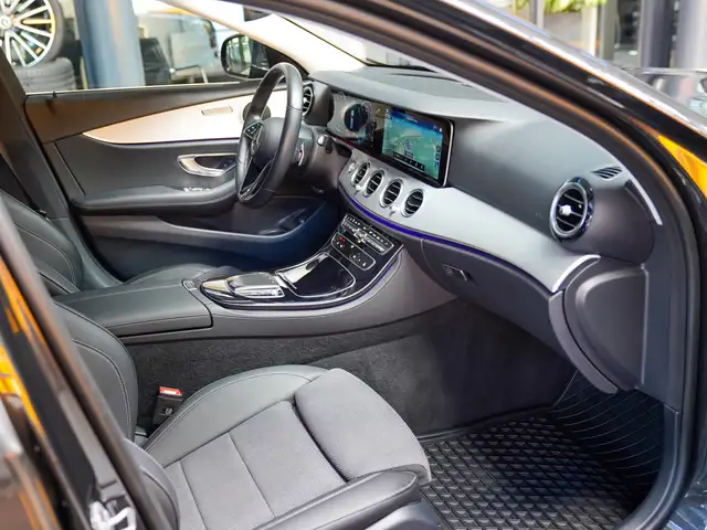 Mercedes-Benz E-Class view 11