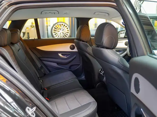 Mercedes-Benz E-Class view 14