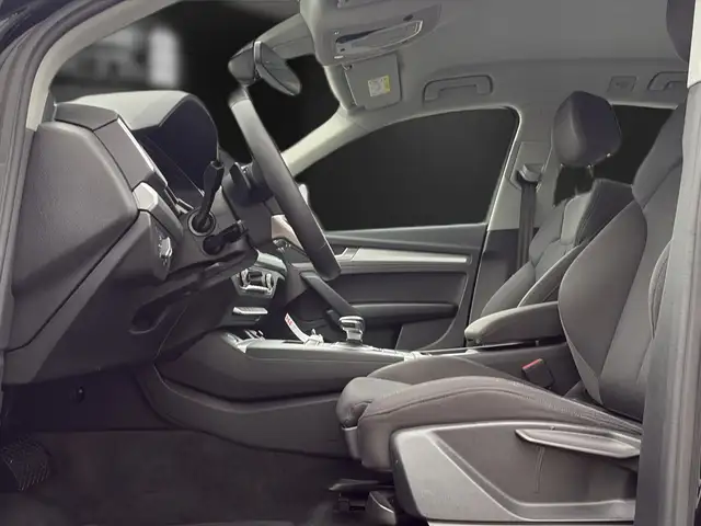 Audi Q5 view 12