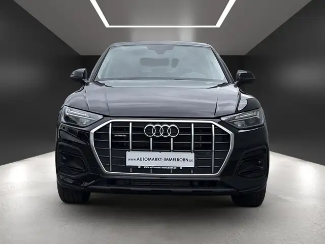 Audi Q5 view 8