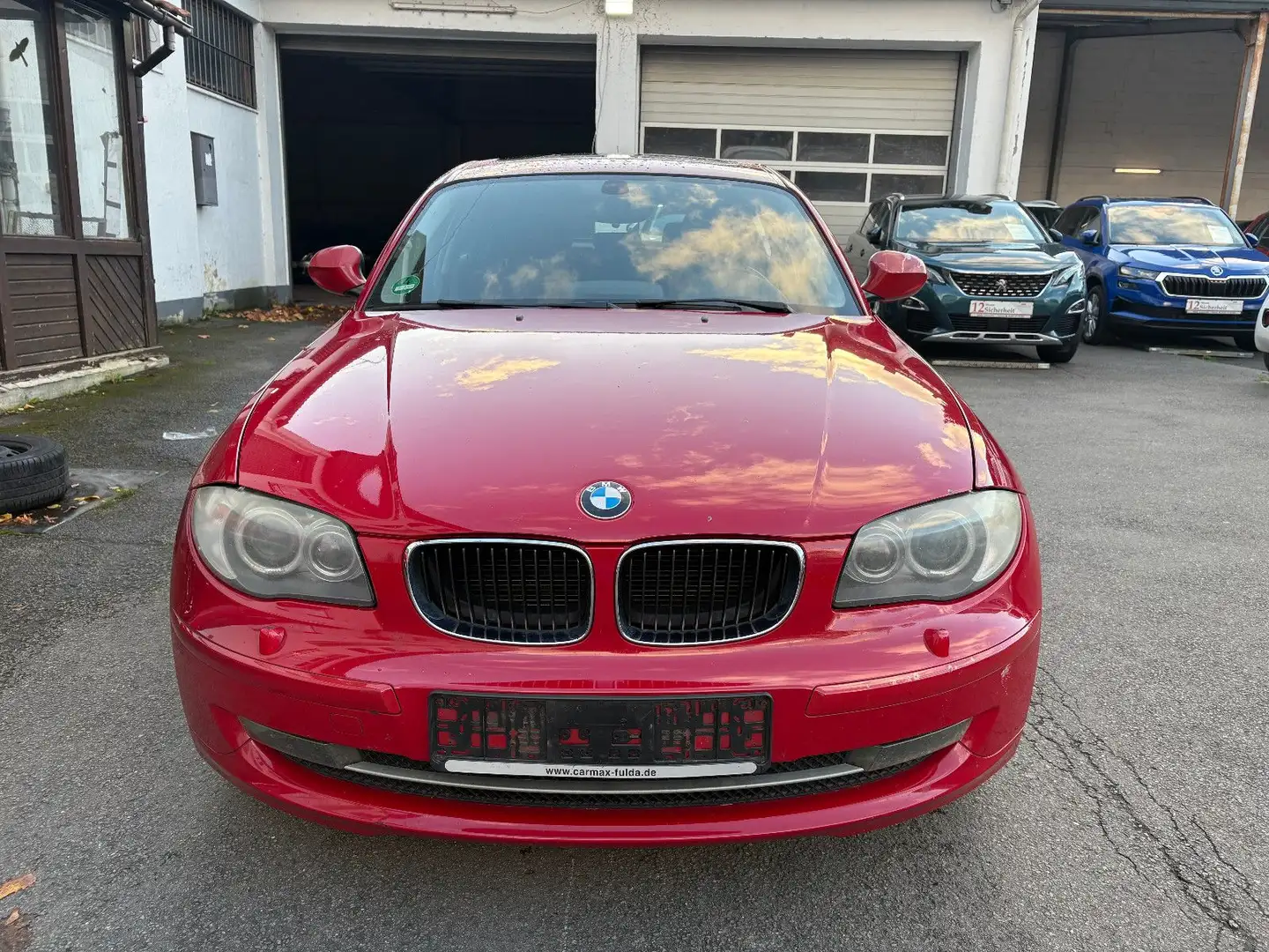 BMW 118 i 2.0 Lim. - NAVI SHZ XENON Rouge - 2