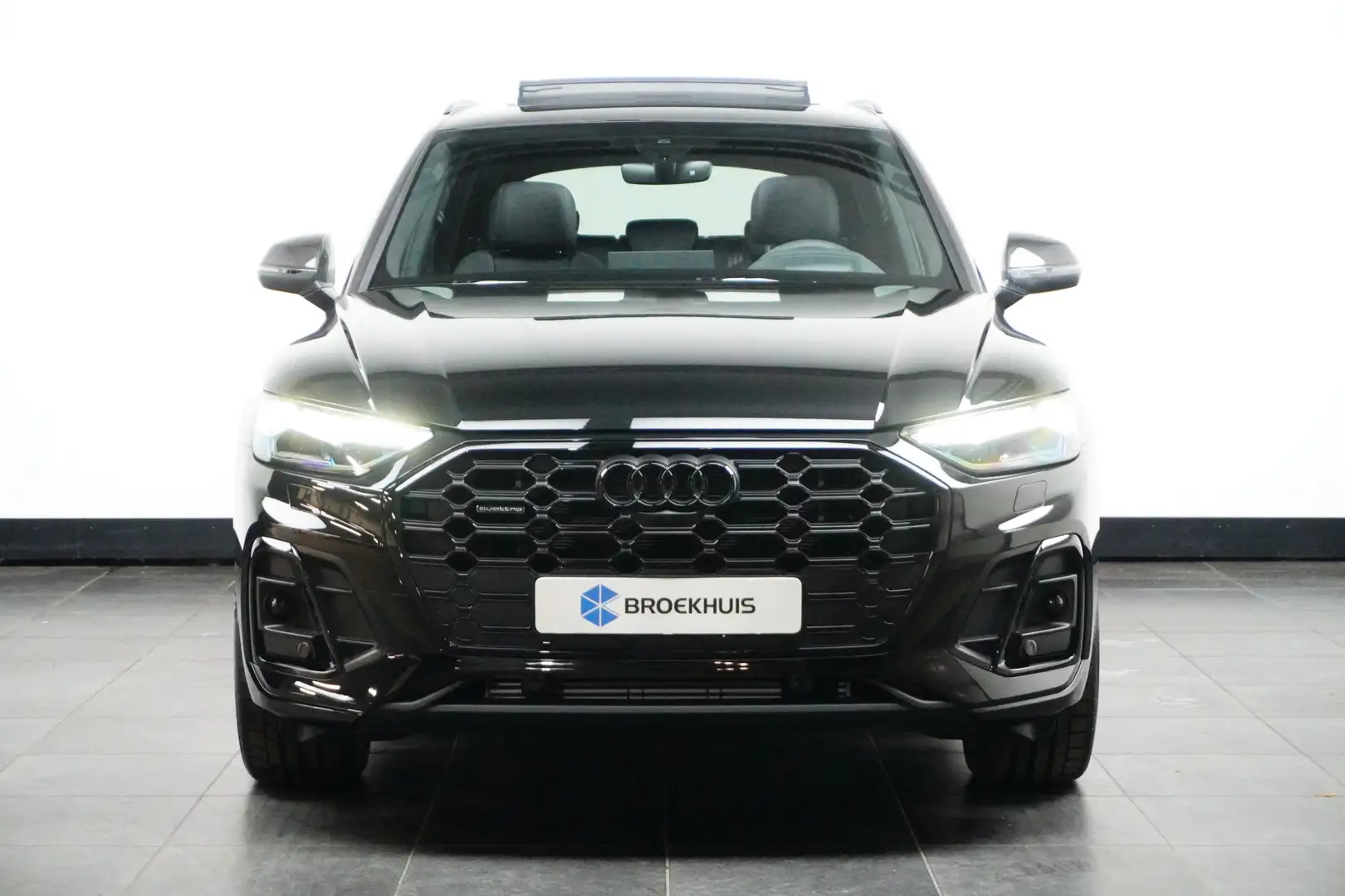 Audi Q5 55 TFSI e Quattro Competition | S-Line in- en exte Zwart - 2
