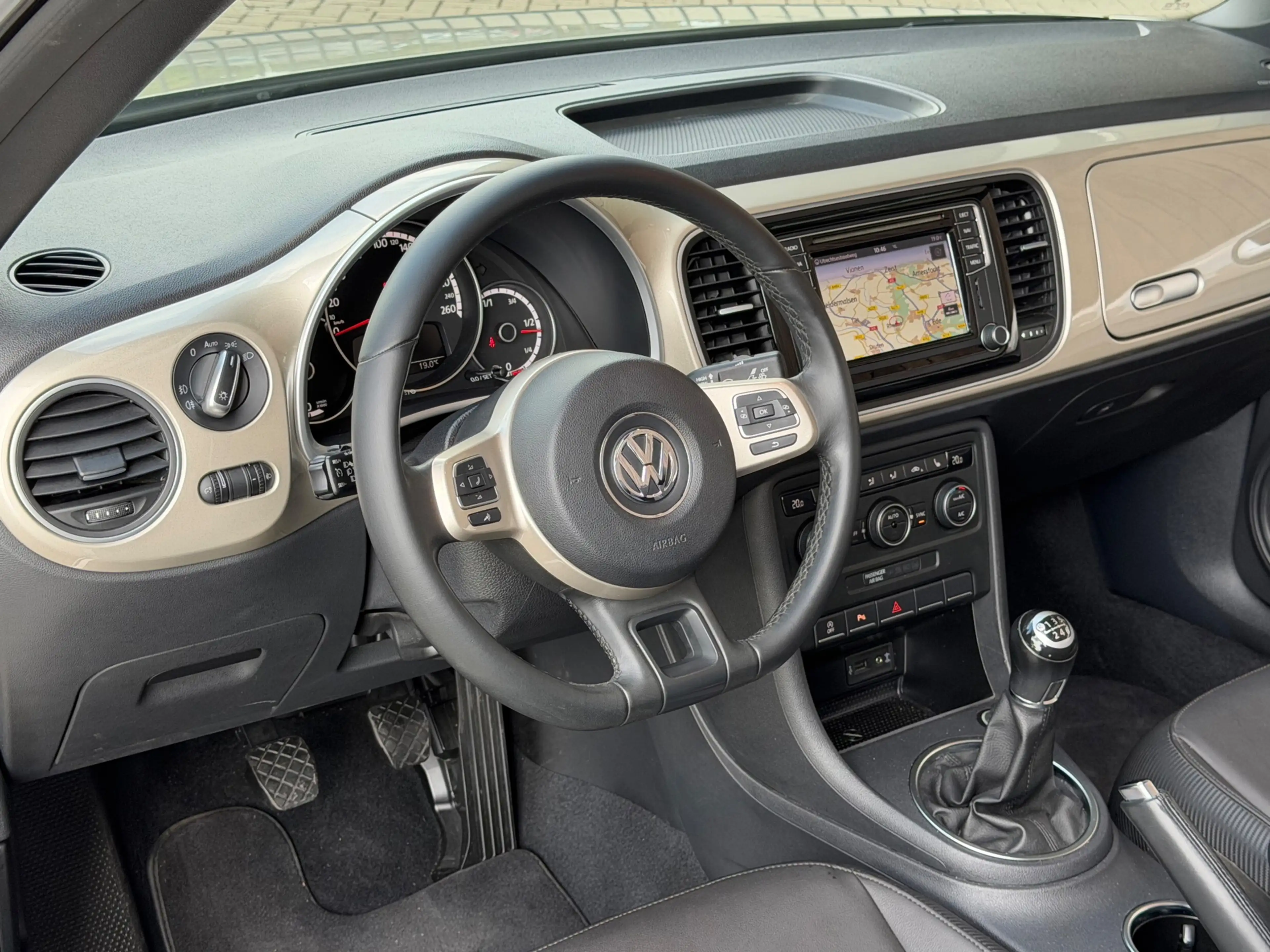 Volkswagen Beetle Cabriolet 1.2 TSI Design / NIEUWSTAAT / — photo 14