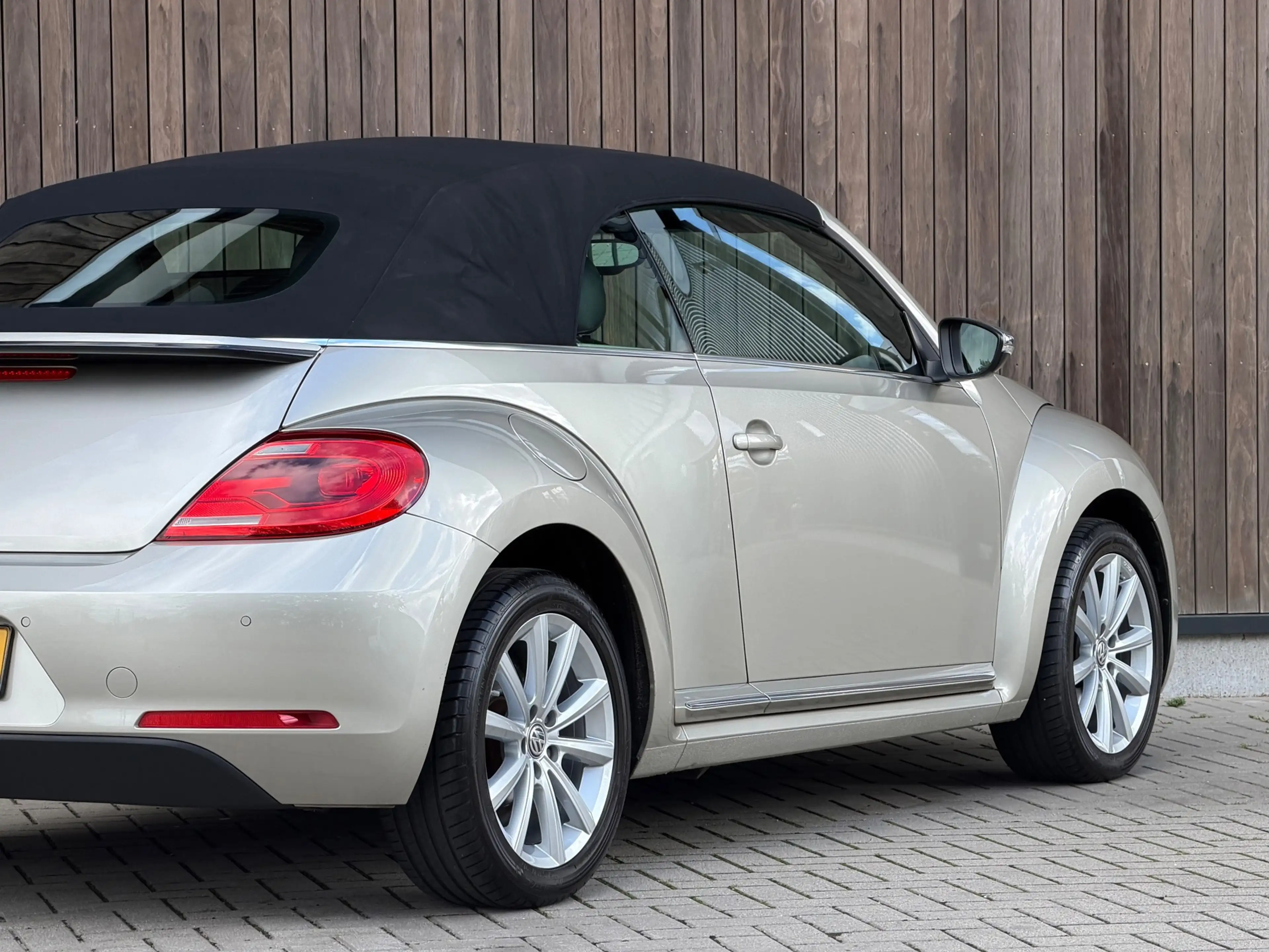 Volkswagen Beetle Cabriolet 1.2 TSI Design / NIEUWSTAAT / — photo 22
