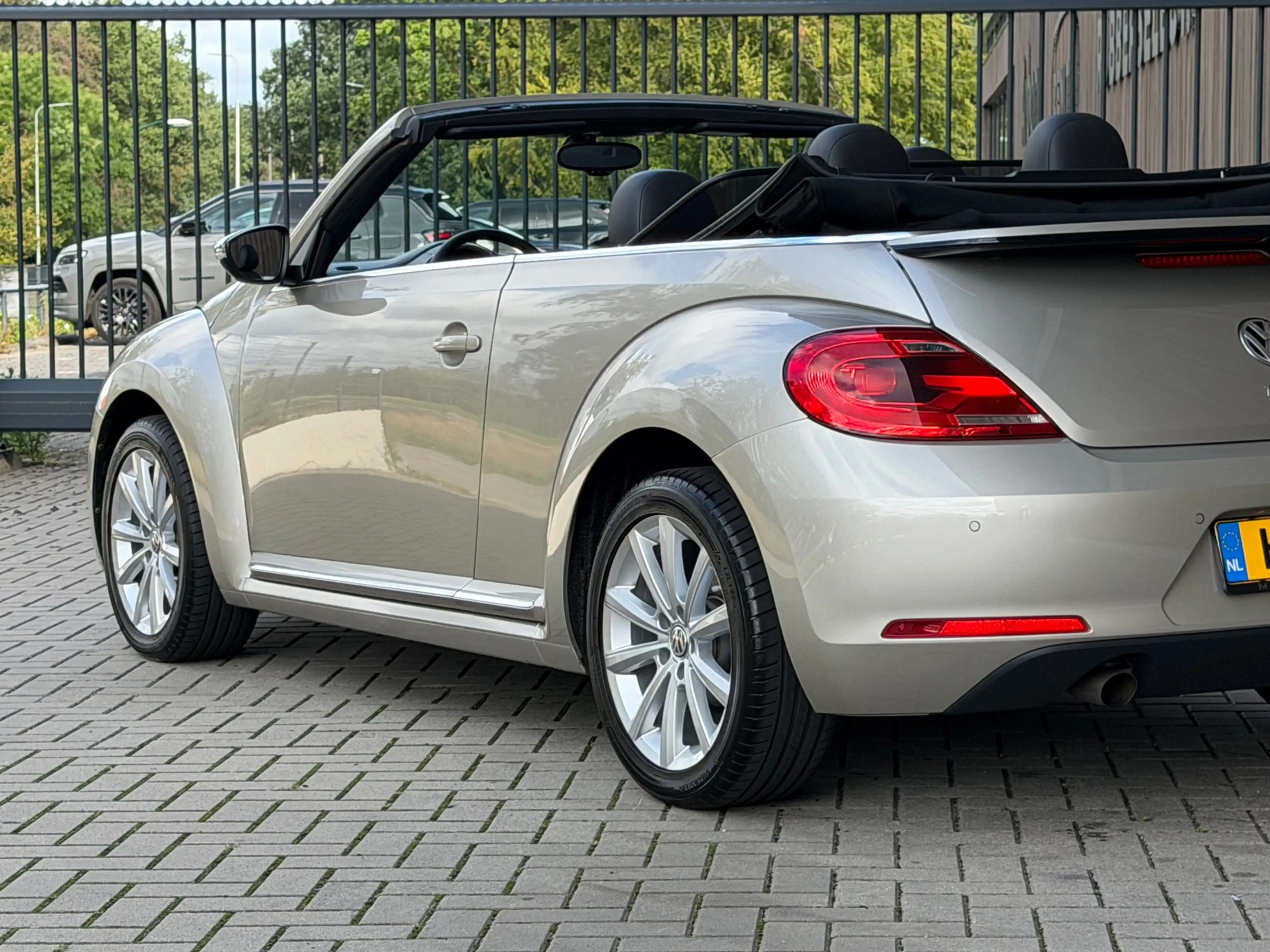 Volkswagen Beetle Cabriolet 1.2 TSI Design / NIEUWSTAAT / — photo 10