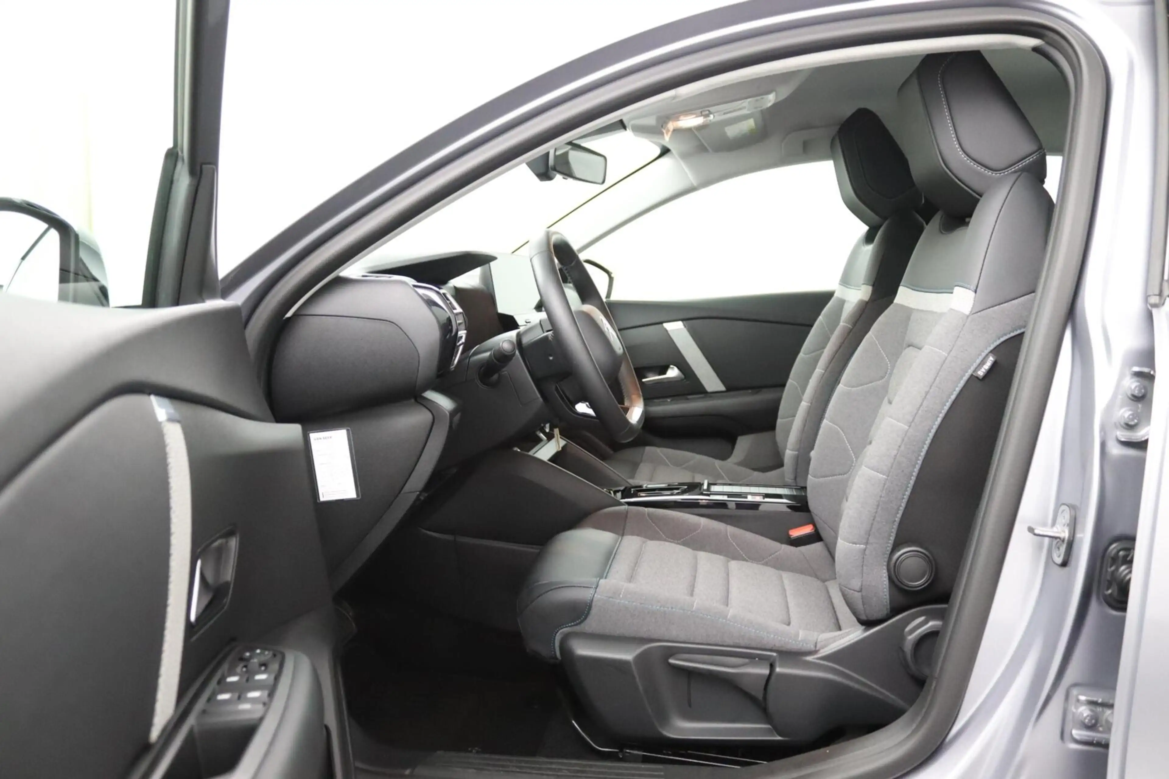 Citroen E-C4 Electric You 50 kWh | Camera | — photo 4
