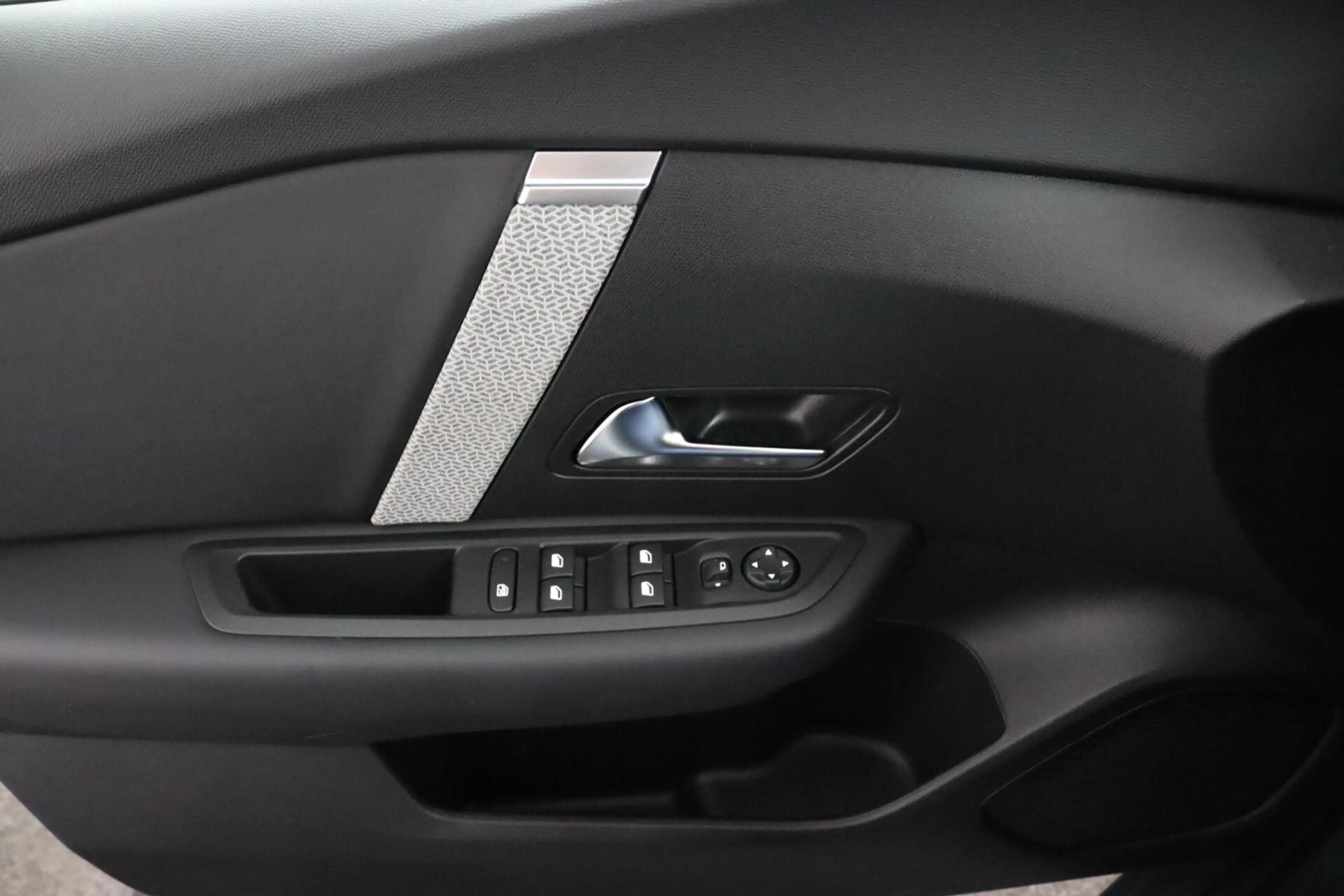 Citroen E-C4 Electric You 50 kWh | Camera | — photo 15