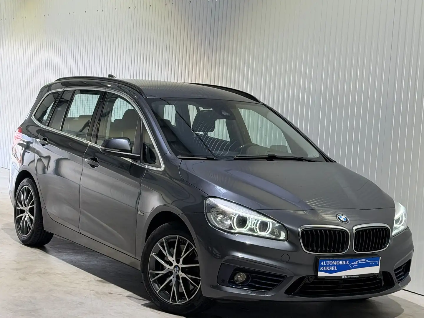 BMW 220 220d Aut. *SPORT LINE*7-SITZE*LED*NAVI*HUD*HiFi Grau - 2