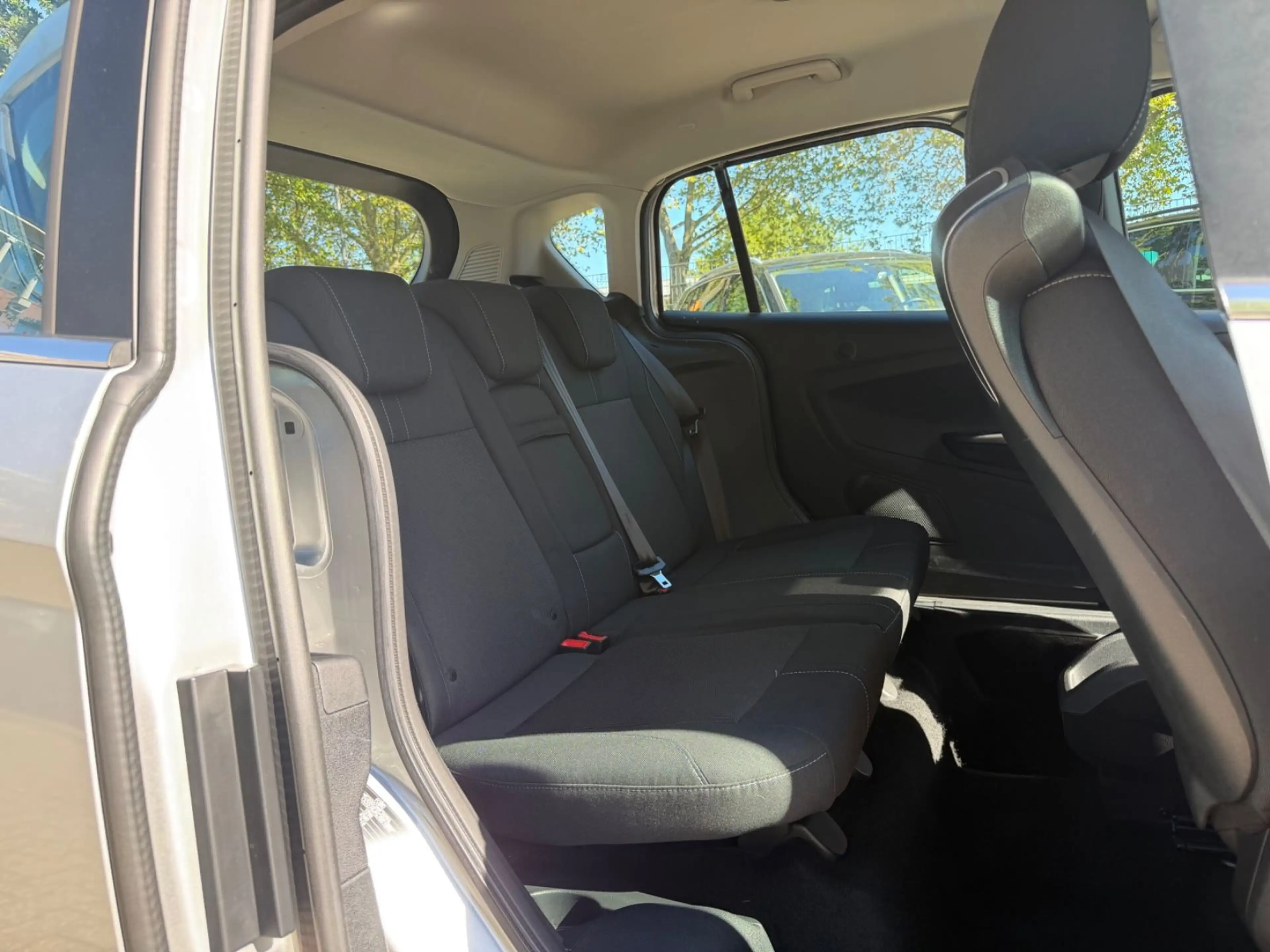 Ford B-Max B-MAX Titanium/Automatik/TÜV Neu — photo 14