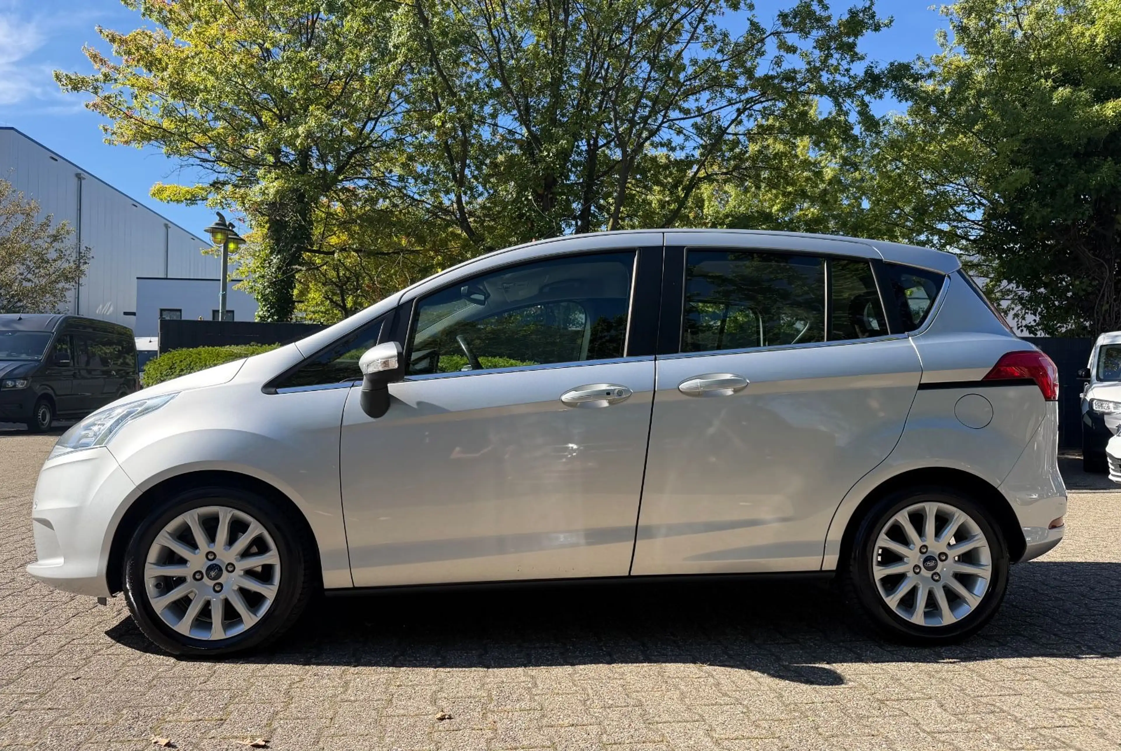 Ford B-Max B-MAX Titanium/Automatik/TÜV Neu — photo 3