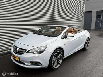 1.6 Turbo Cosmo | Camera | Clima | Leder | Navi |