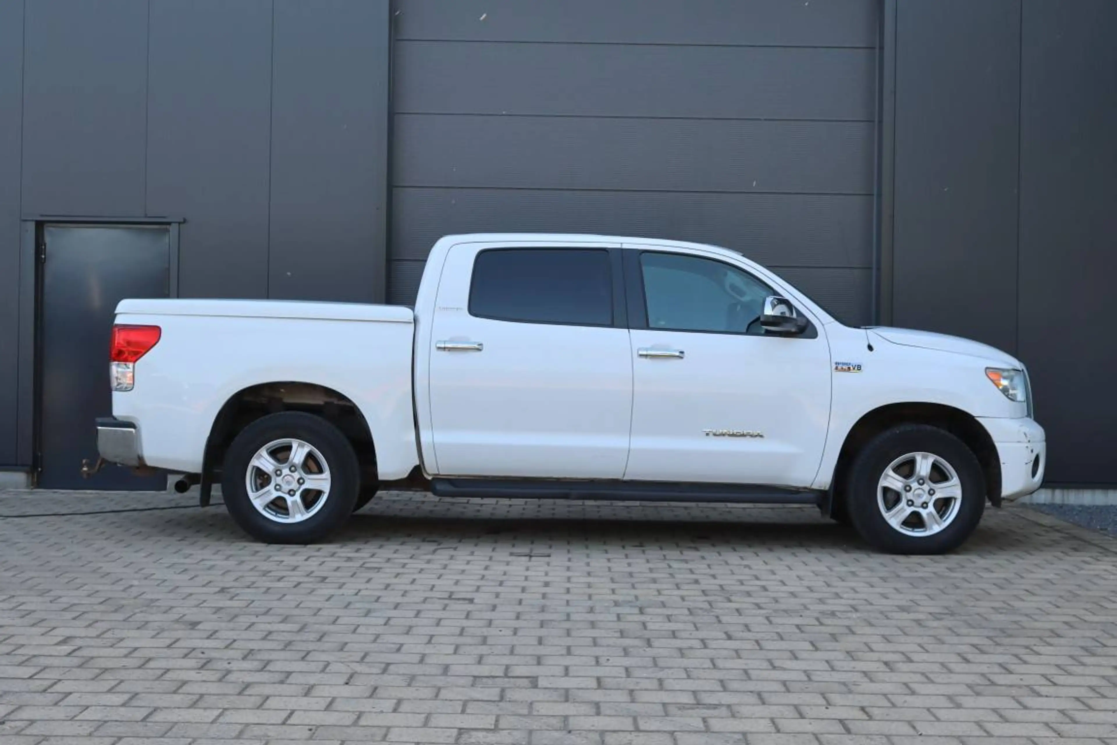 Toyota Tundra 5.7 V8 * Crew Max Limited * — photo 5