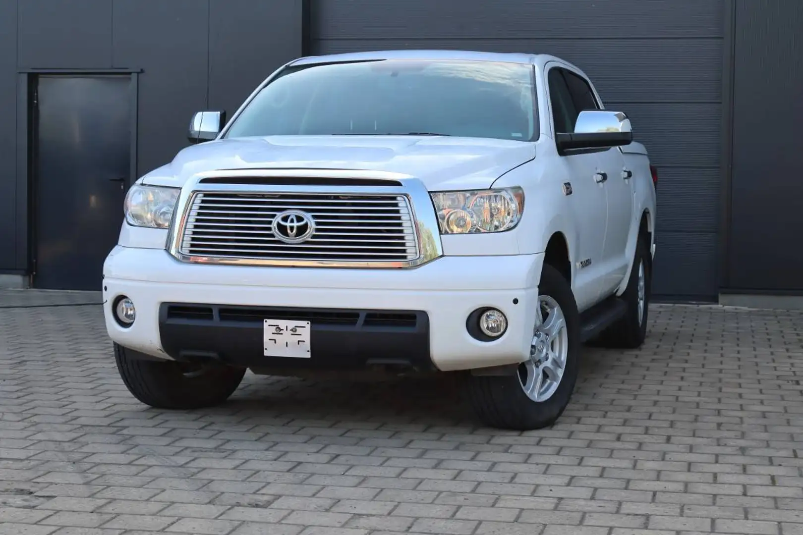 TOYOTA Tundra
