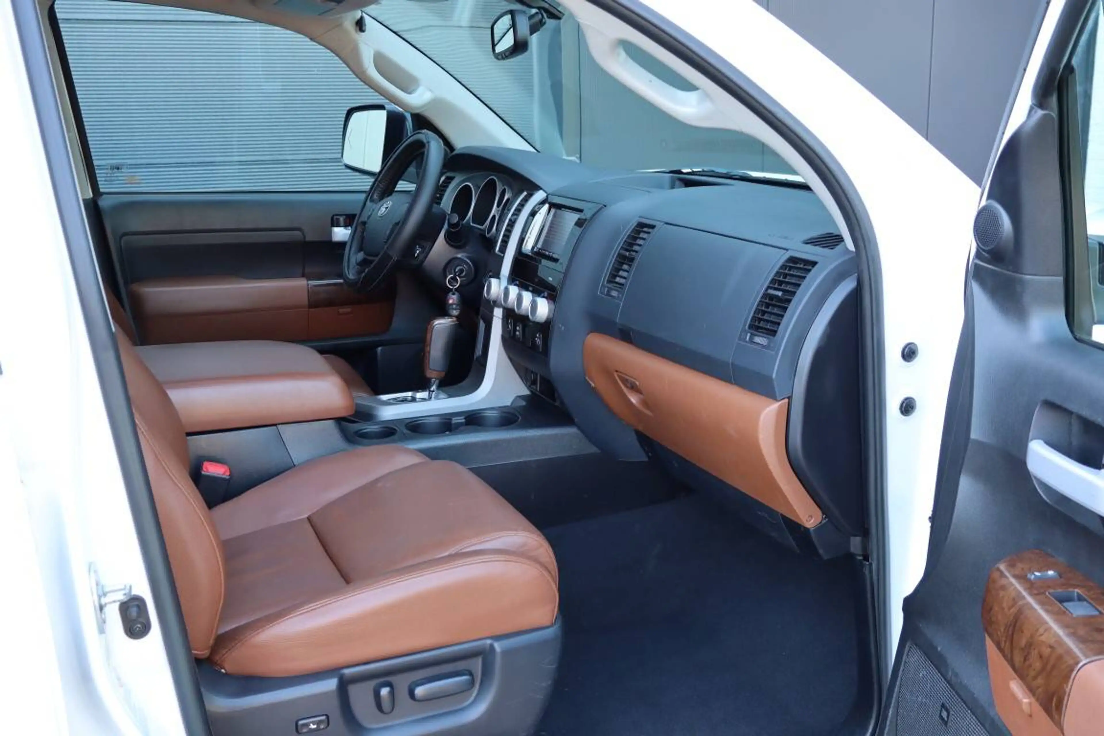 Toyota Tundra 5.7 V8 * Crew Max Limited * — photo 11