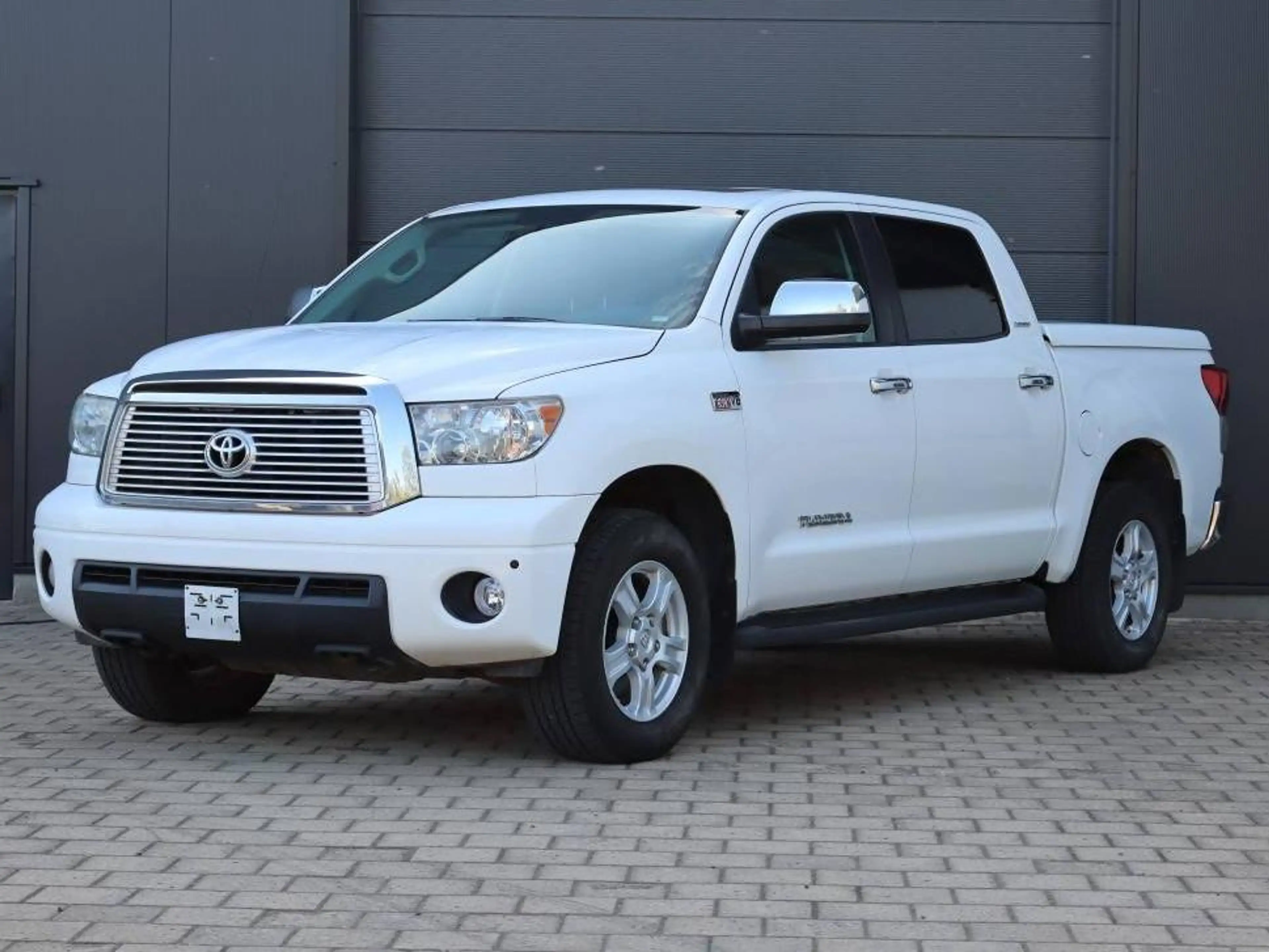 Toyota Tundra 5.7 V8 * Crew Max Limited * — photo 4