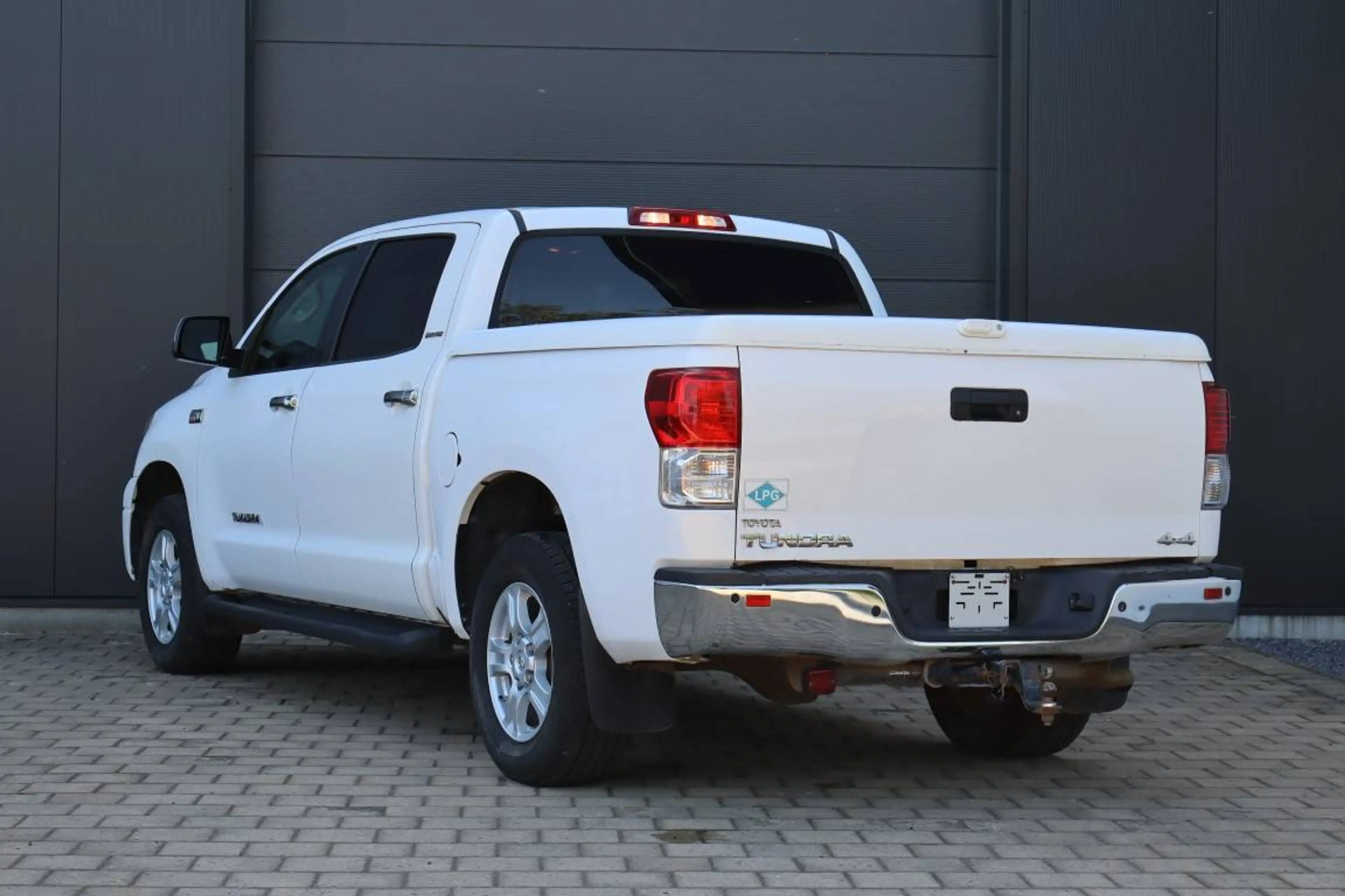 Toyota Tundra 5.7 V8 * Crew Max Limited * — photo 8