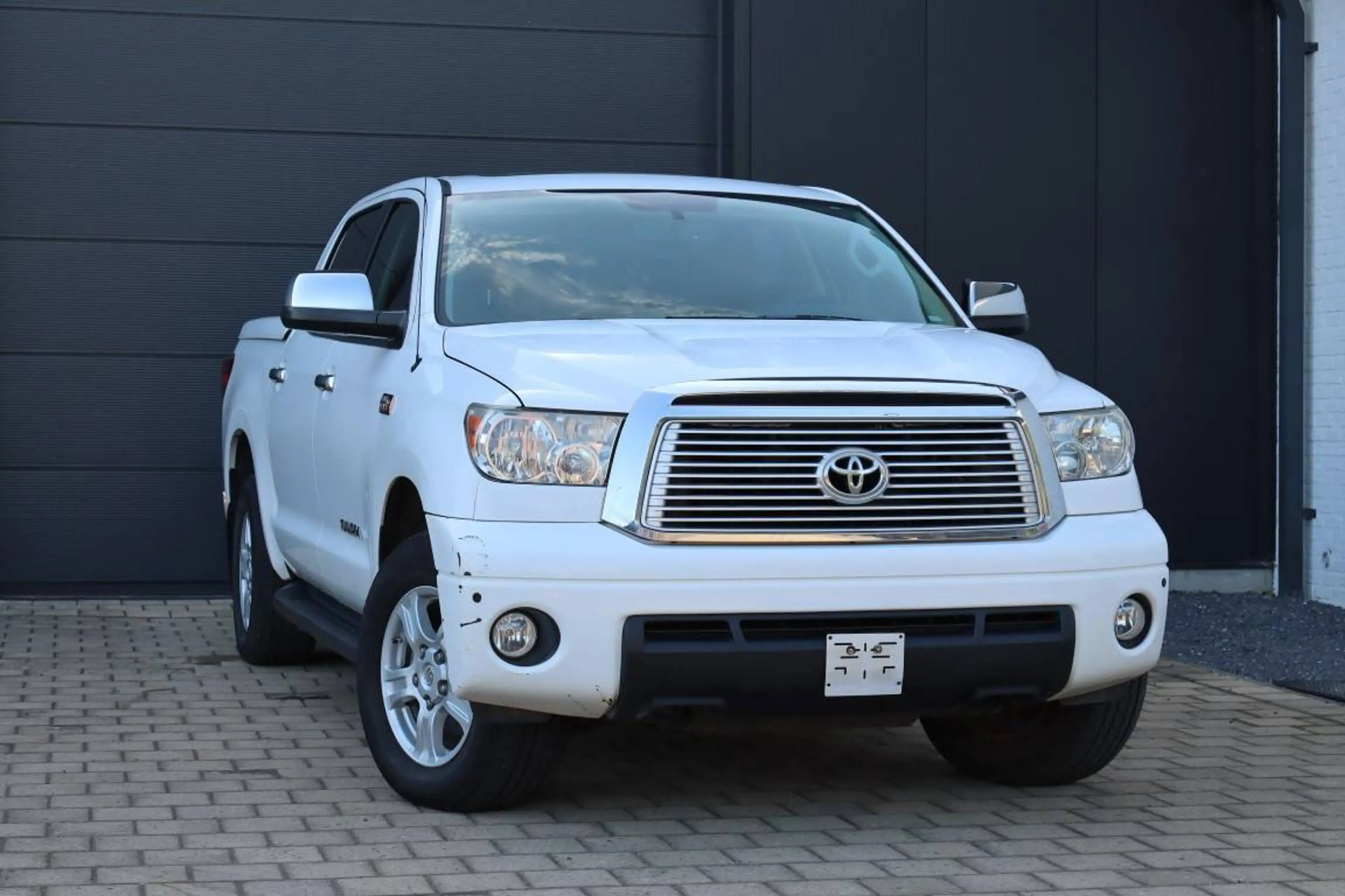 Toyota Tundra 5.7 V8 * Crew Max Limited * — photo 2
