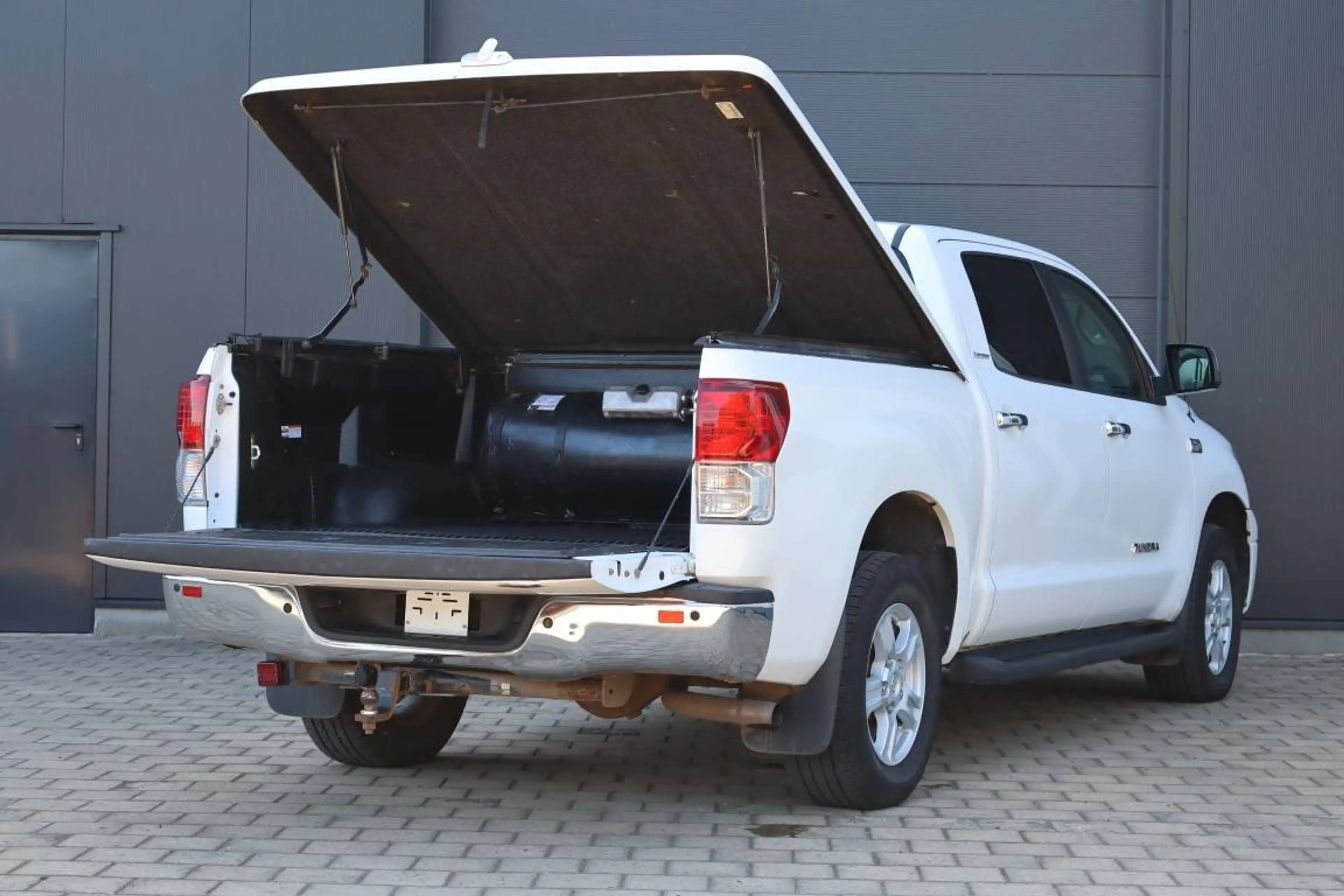 Toyota Tundra 5.7 V8 * Crew Max Limited * — photo 9
