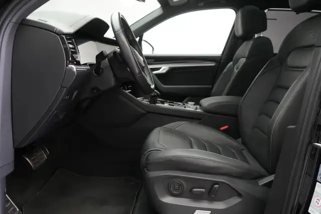 Volkswagen Touareg view 10