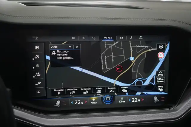 Volkswagen Touareg view 14