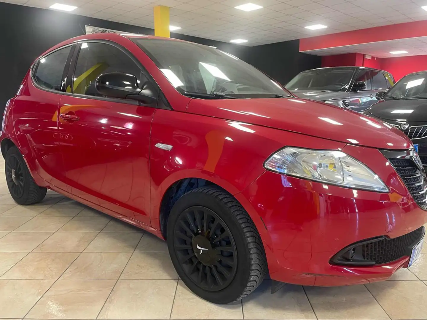 Lancia Ypsilon 1.2 69 CV 5 porte *ok guida neo patentati* Rosso - 1