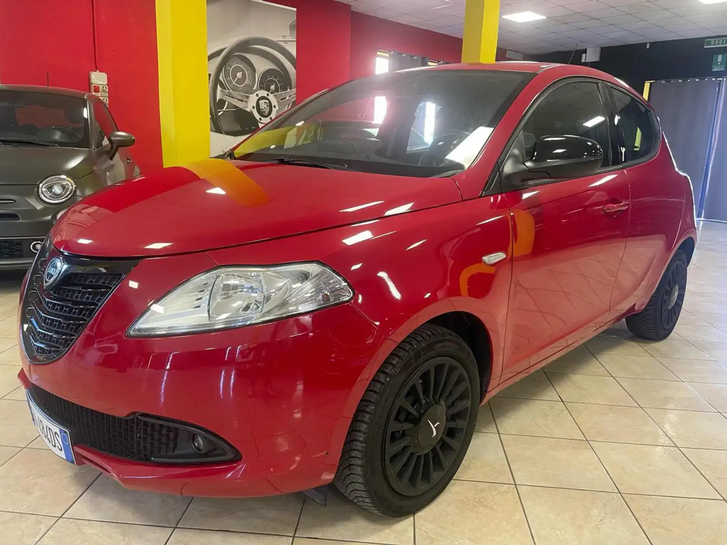 Lancia Ypsilon 1.2 69 CV 5 porte *ok guida neo patentati* Rosso - 2