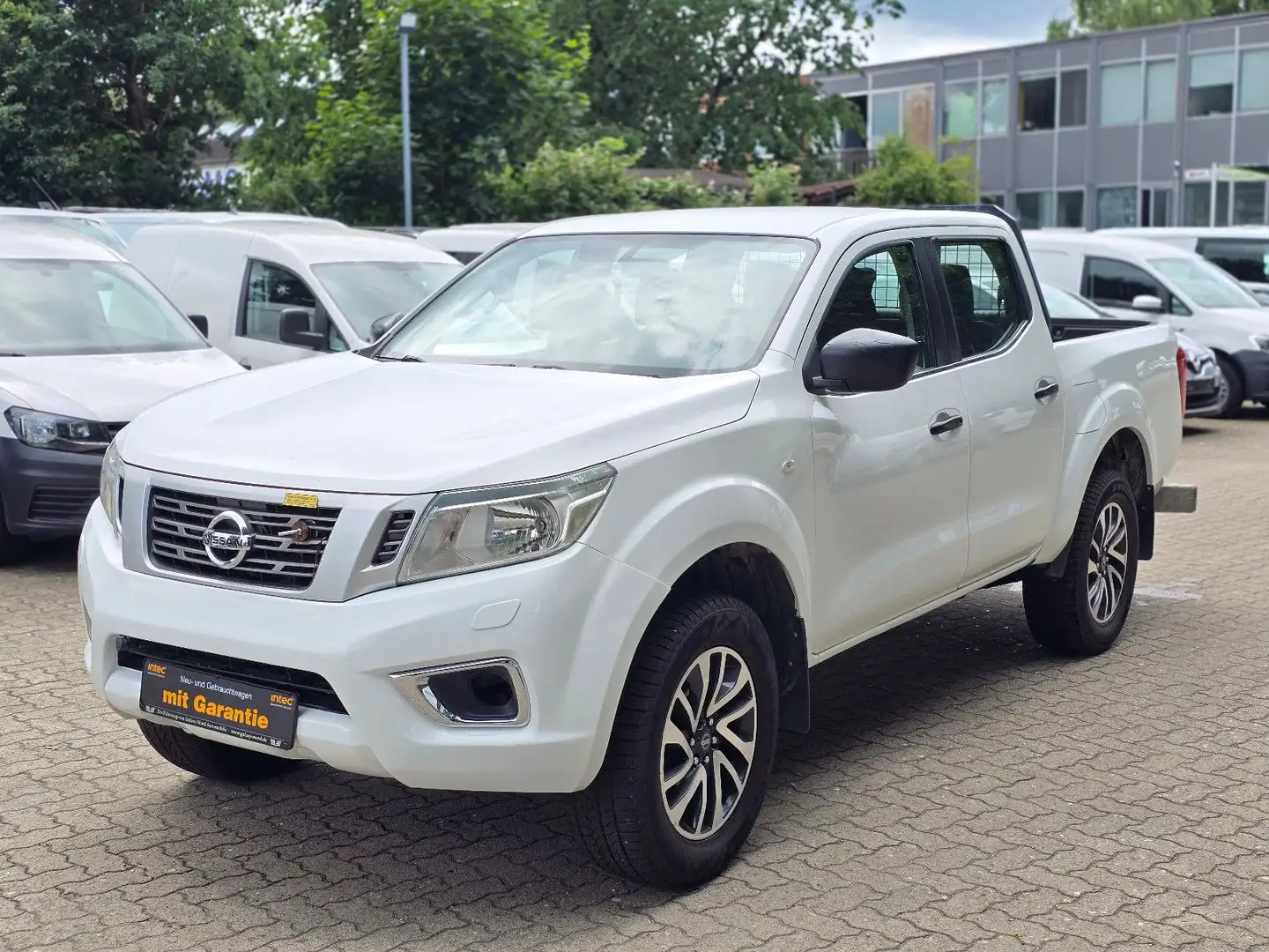 Nissan Navara Double Cab 4x4 N-Guard LED AHK Tempomat Weiß - 1