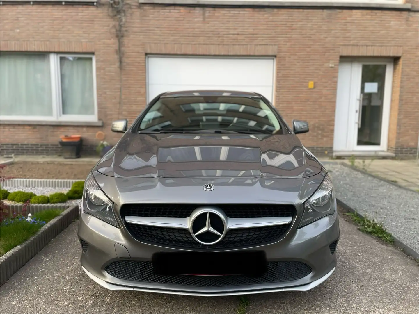 Mercedes-Benz CLA 180 d Coupé Gris - 1