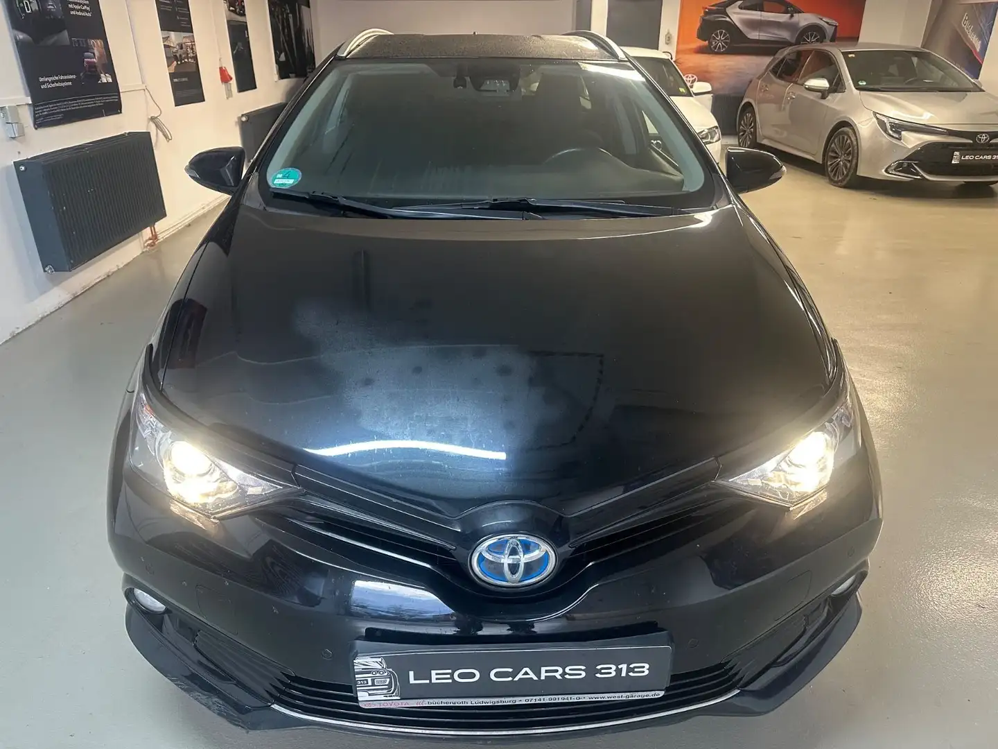 Toyota Auris Touring Sports 1,8 Hybrid Team D Schwarz - 2