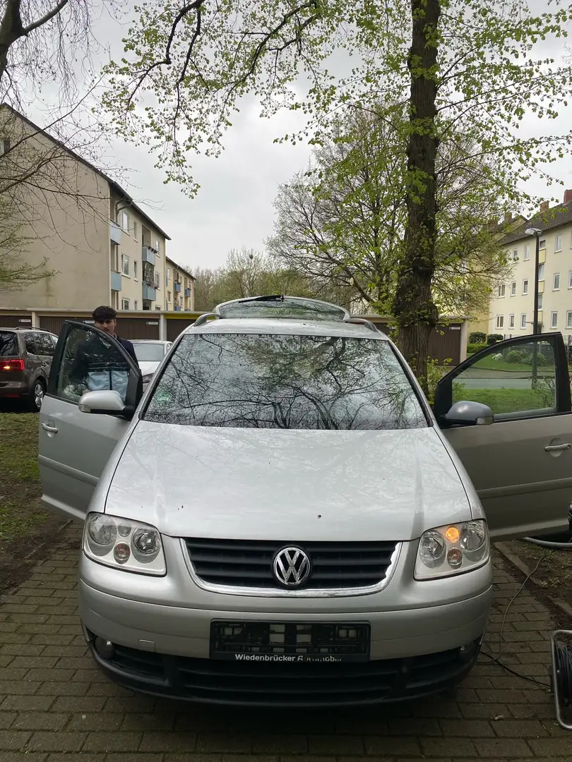 Volkswagen Touran 1.6 Silber - 1