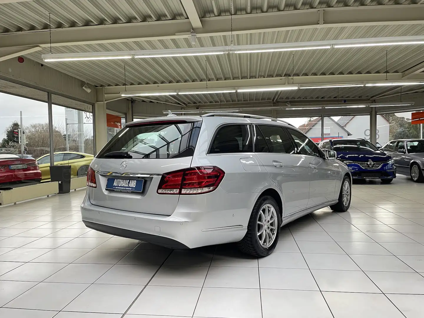 Mercedes-Benz E 220 d Aut.T-Model Navi Kamera LED Schiebedach Silber - 2