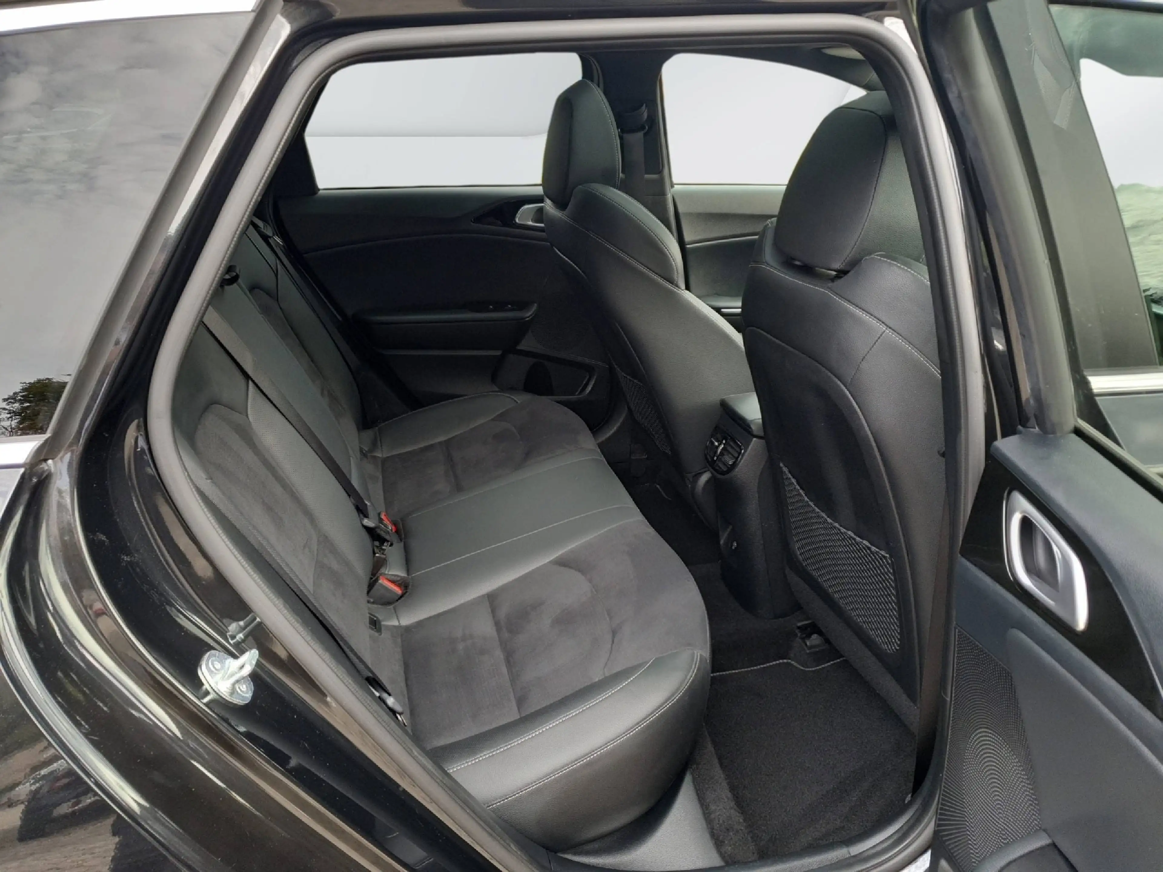 Kia Ceed SW / cee'd SW 1.6 CRDI Mild Hybrid GT Line Technik/Leder/Glasdach — photo 7