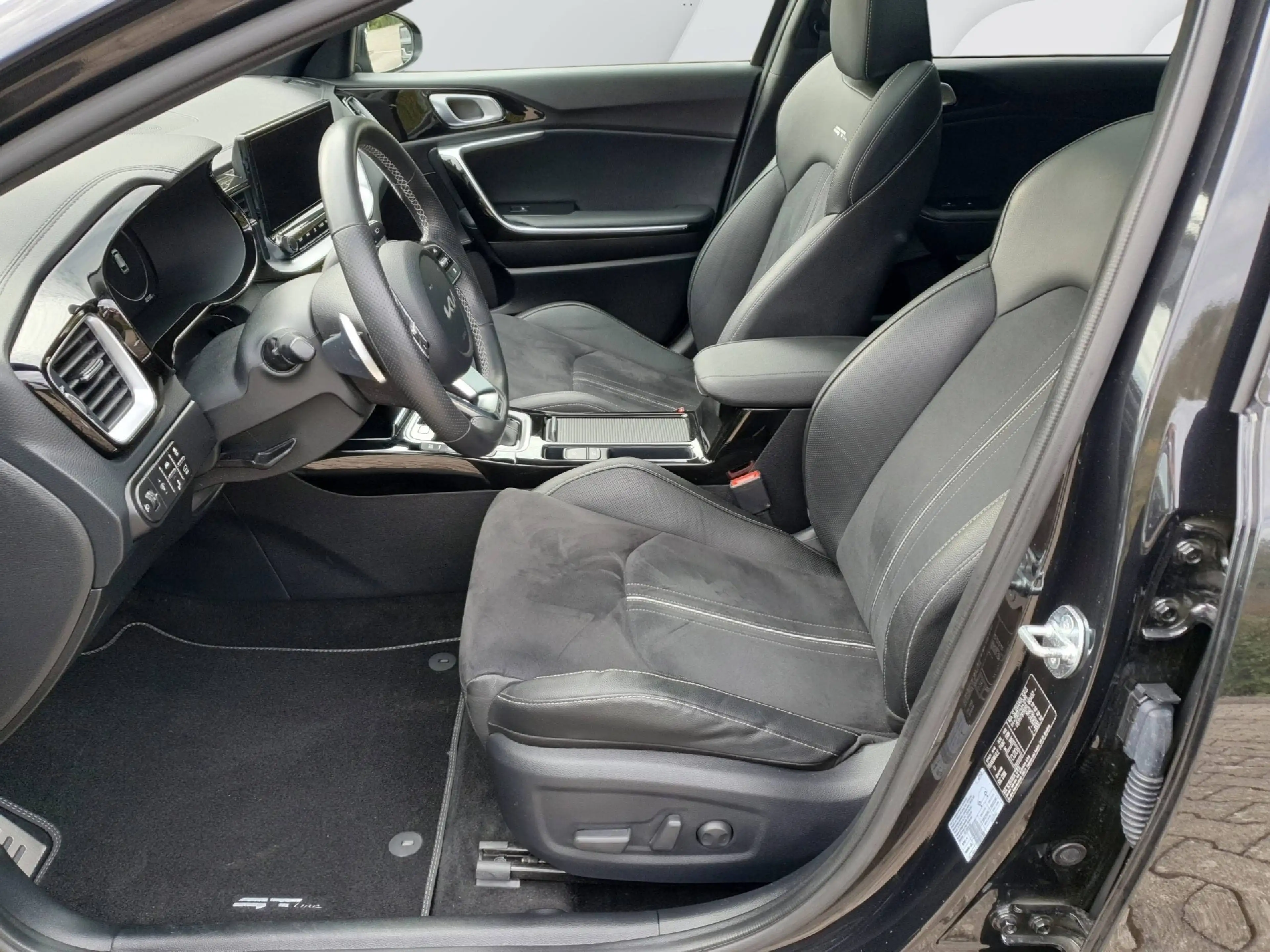 Kia Ceed SW / cee'd SW 1.6 CRDI Mild Hybrid GT Line Technik/Leder/Glasdach — photo 5