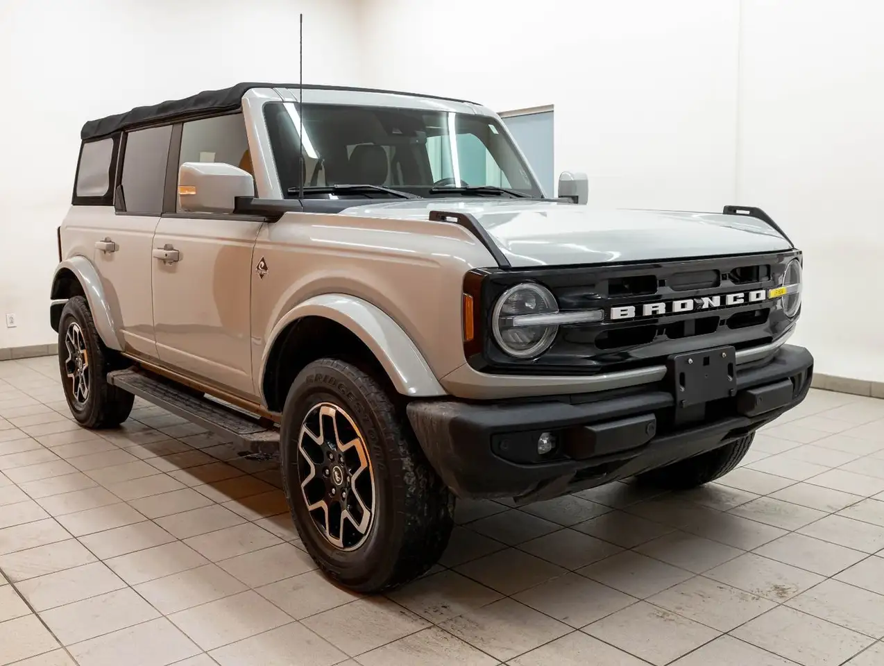 Ford Bronco photo Ford Bronco