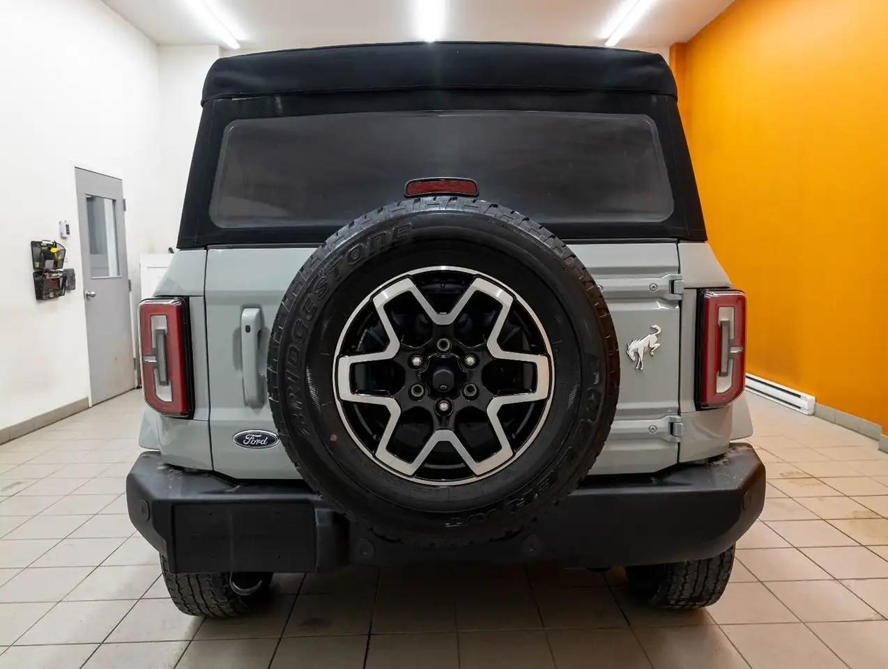 Ford Bronco photo Ford Bronco