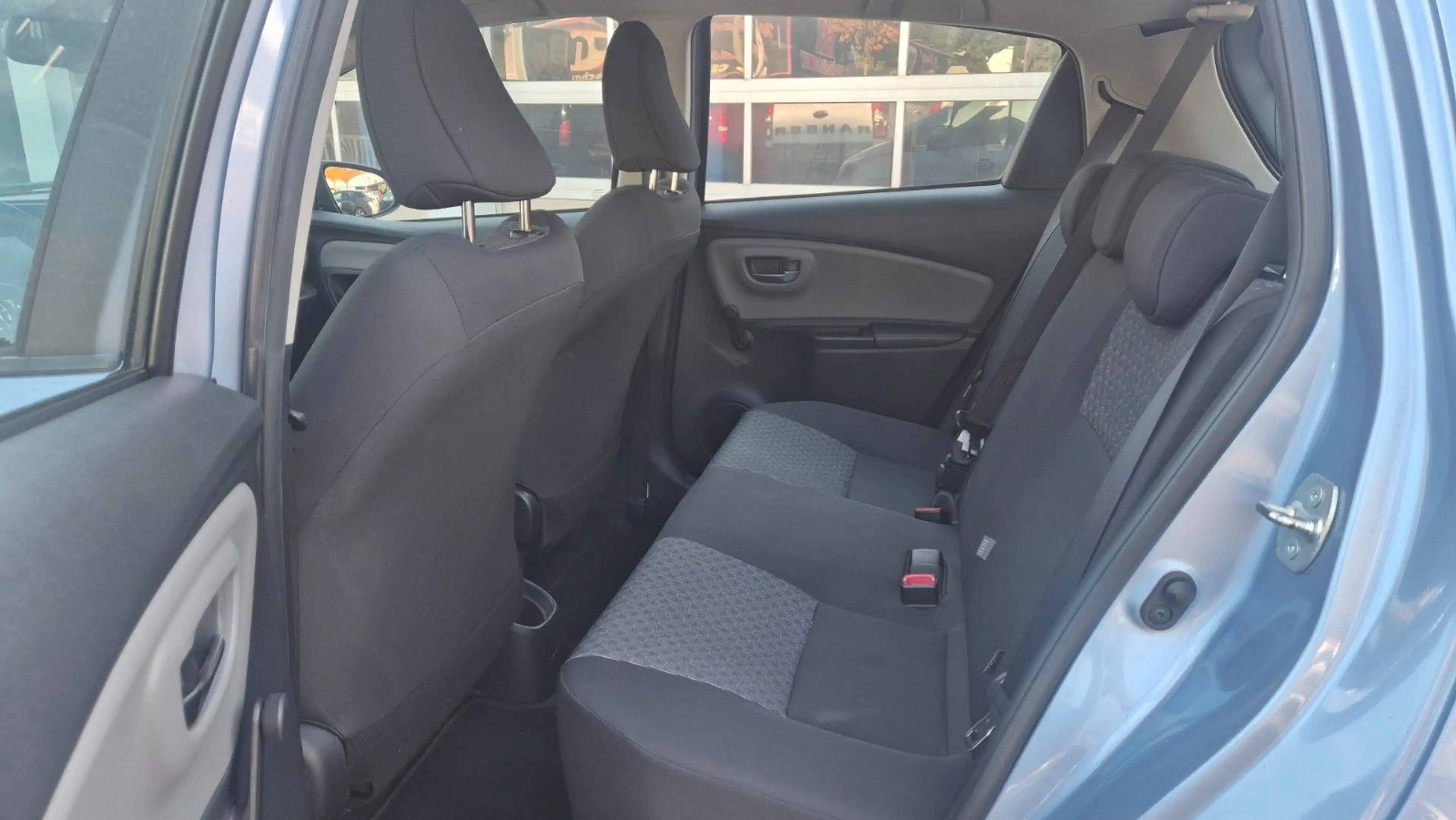 Toyota Yaris Comfort — photo 8