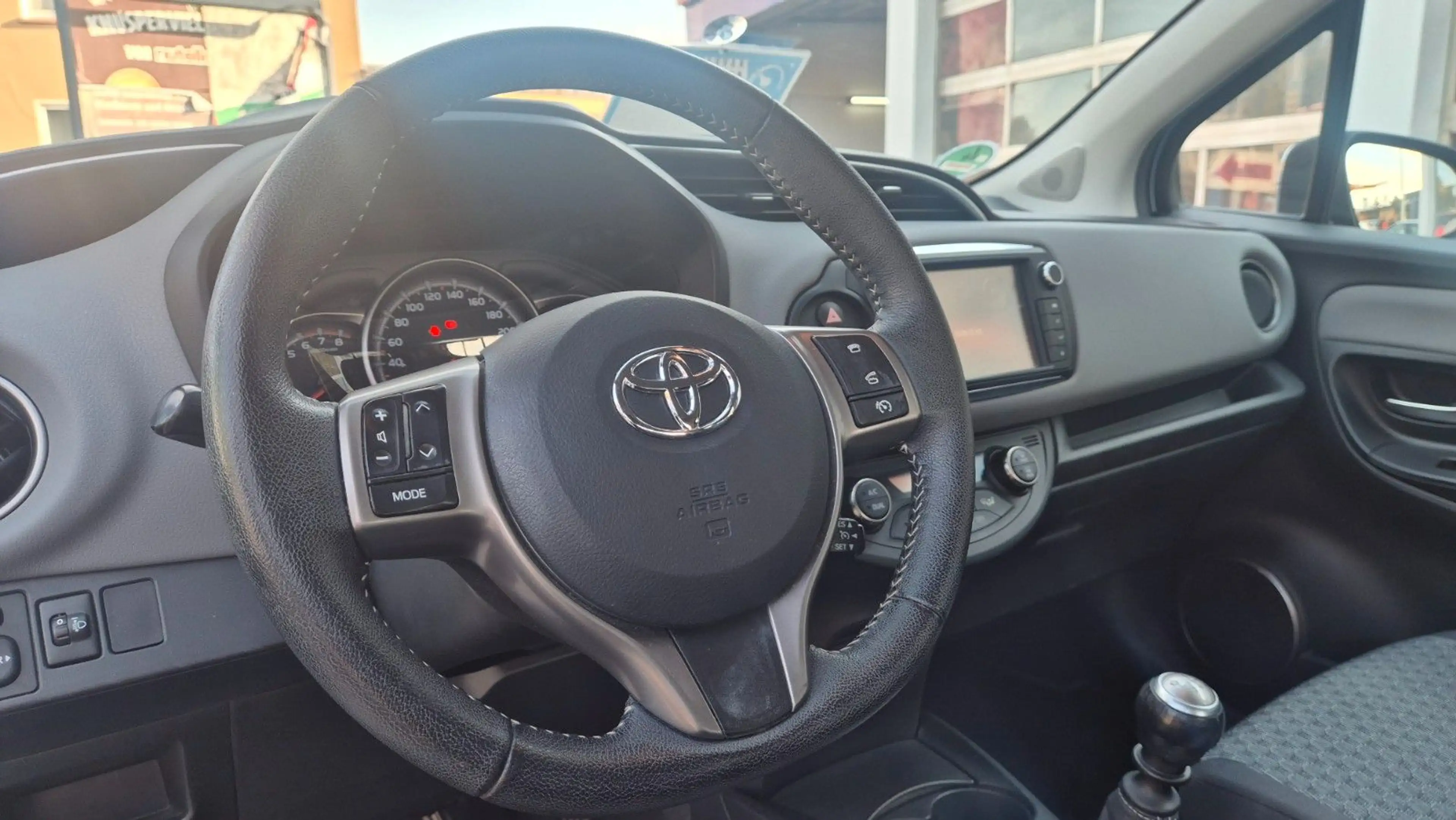 Toyota Yaris Comfort — photo 11