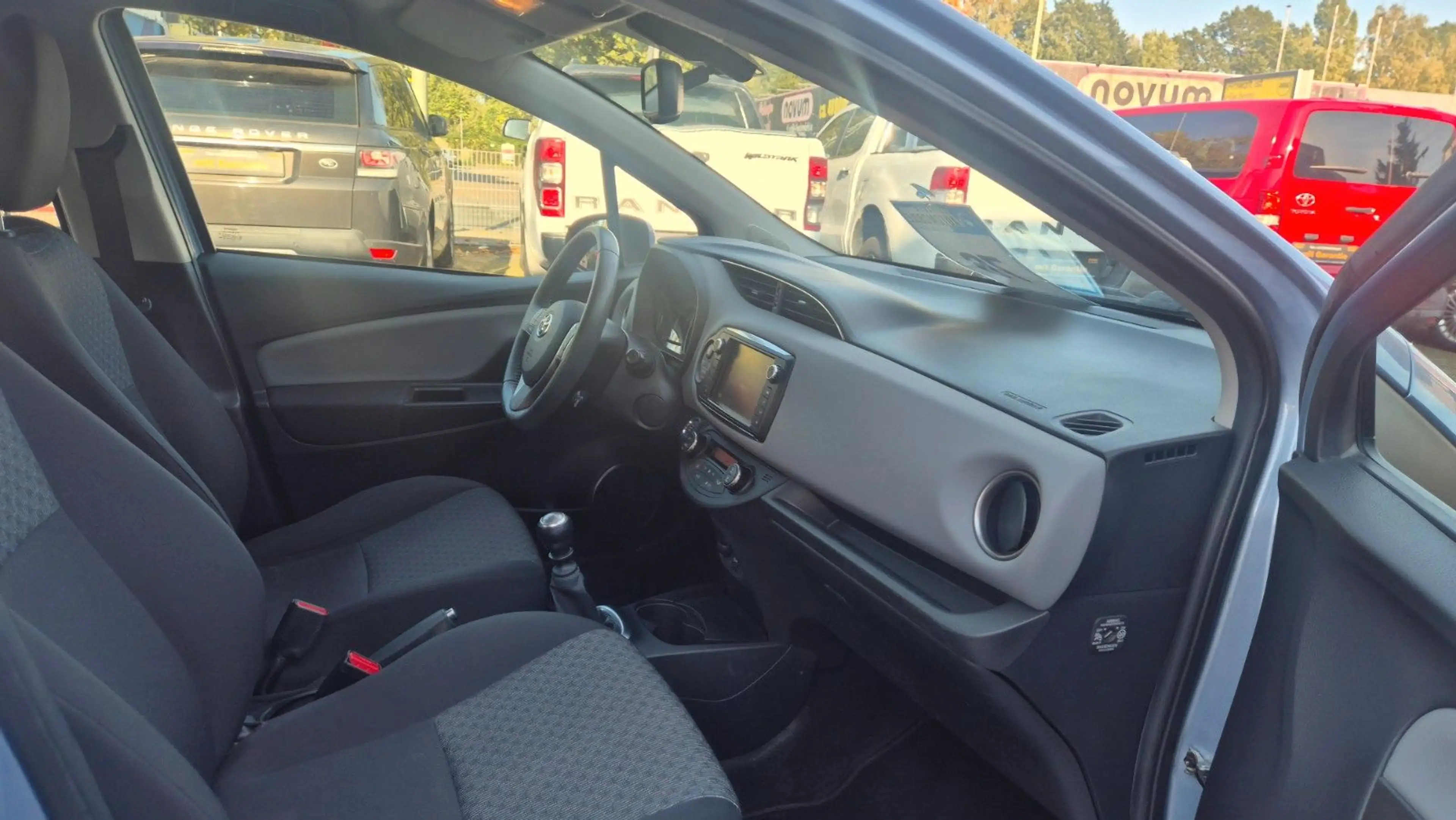 Toyota Yaris Comfort — photo 10