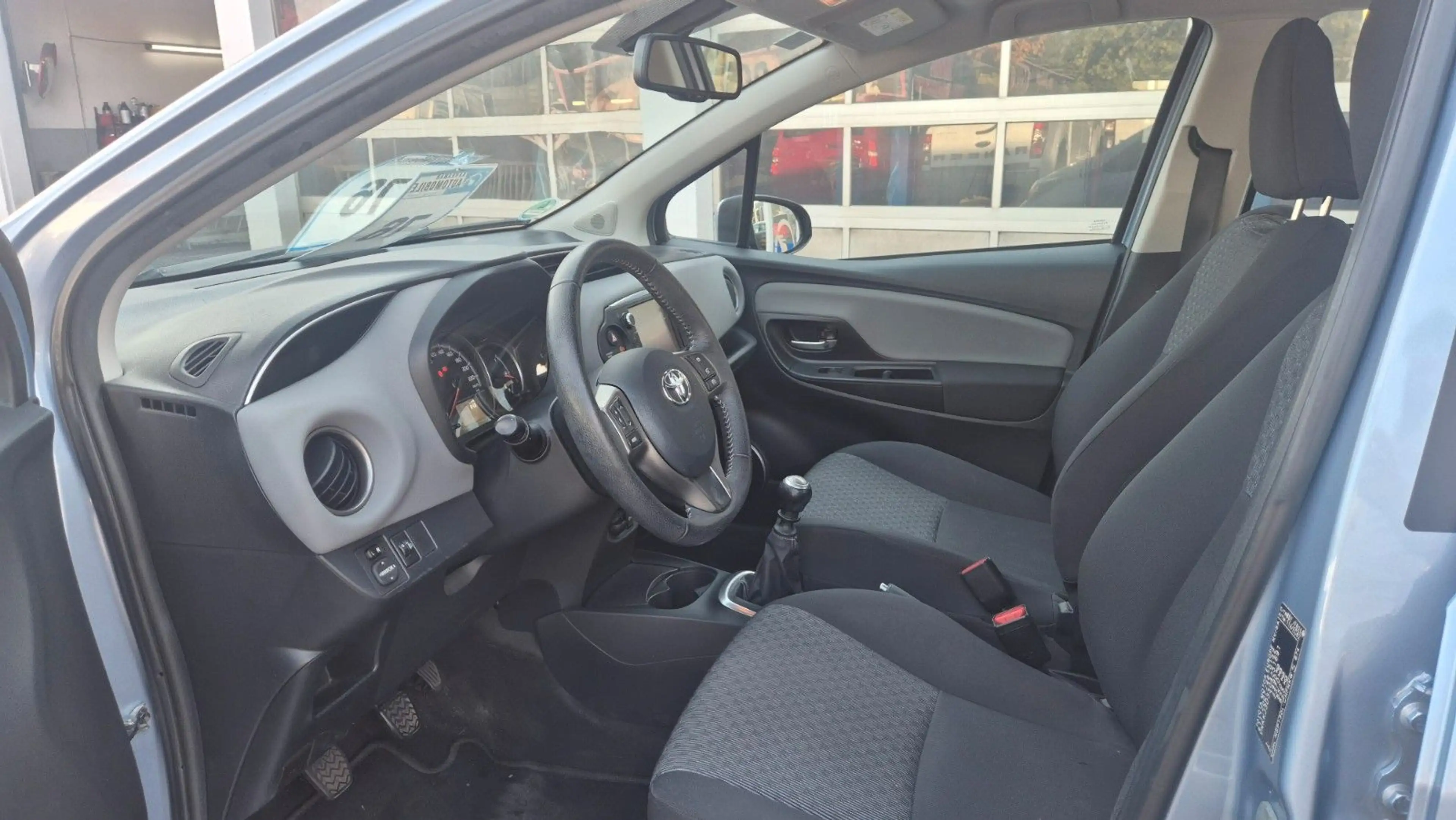 Toyota Yaris Comfort — photo 9
