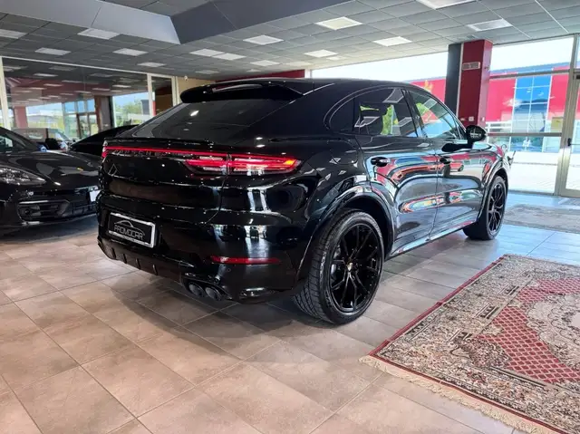 Porsche Cayenne view 4
