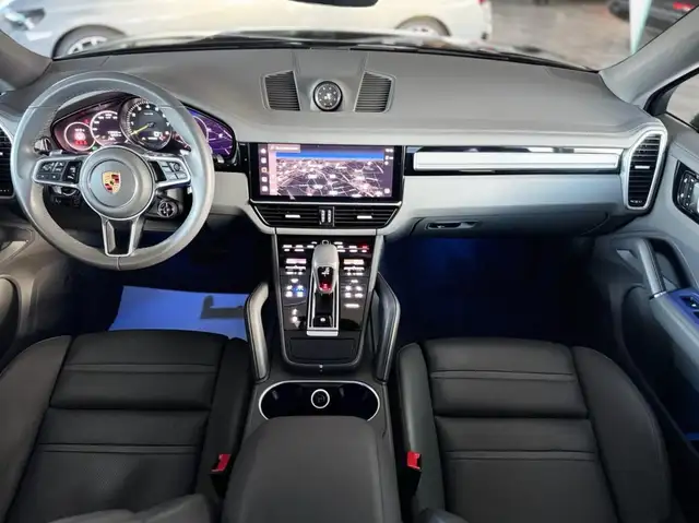 Porsche Cayenne view 9