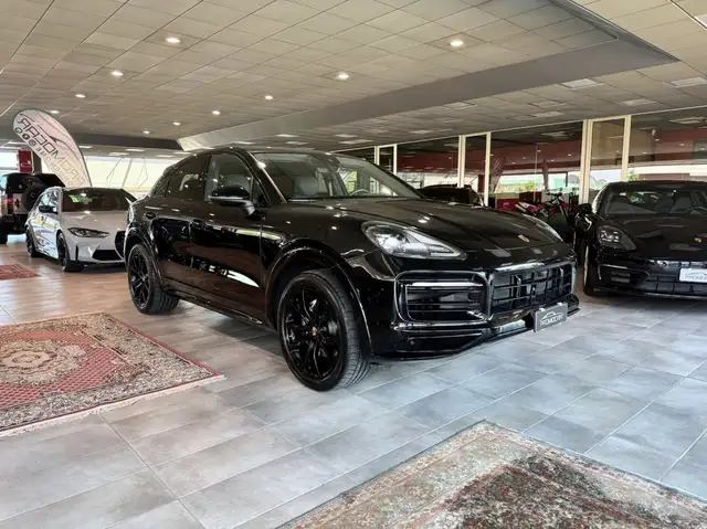 Porsche Cayenne view 3