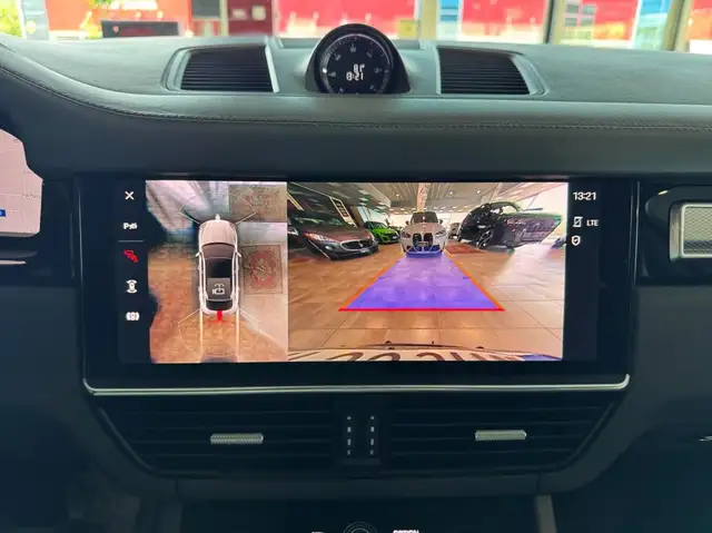 Porsche Cayenne view 17