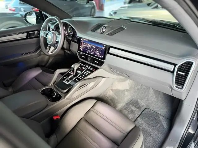 Porsche Cayenne view 13