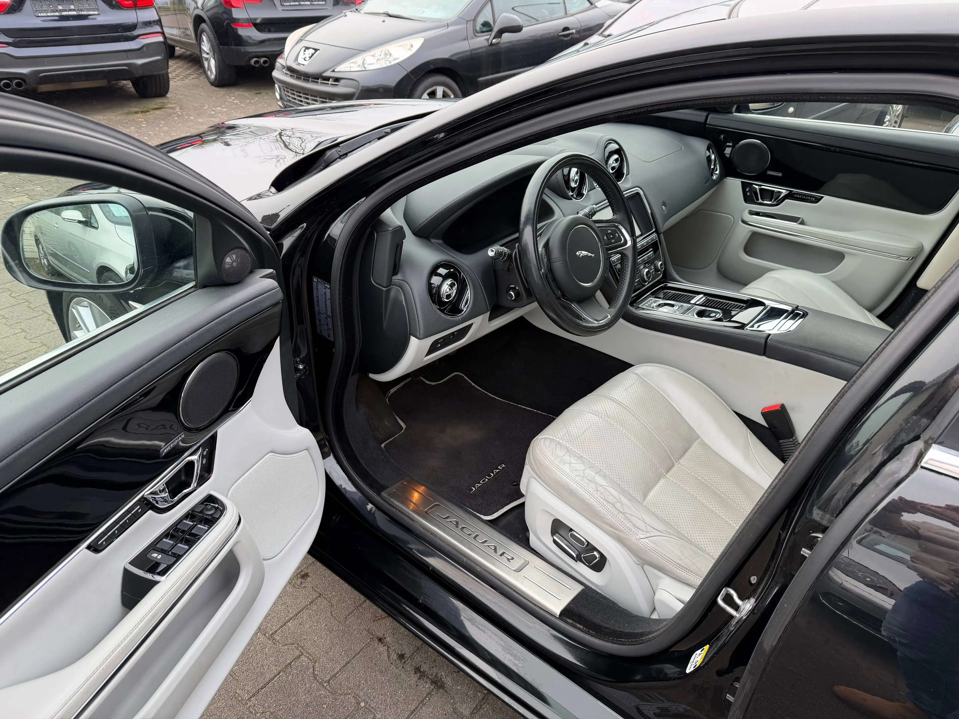 Jaguar XJ Premium Luxury 3.0d V6~Meridian~Leder~Pano~VOLL — photo 9