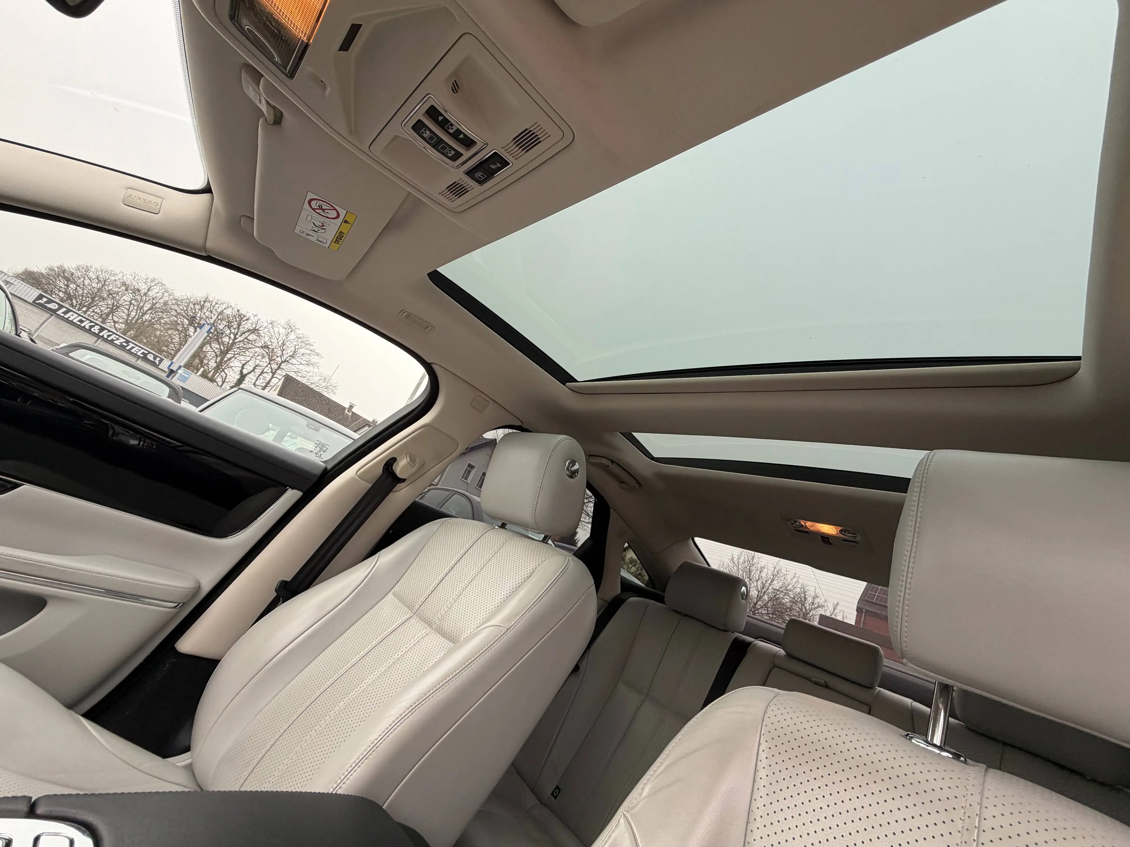 Jaguar XJ Premium Luxury 3.0d V6~Meridian~Leder~Pano~VOLL — photo 12