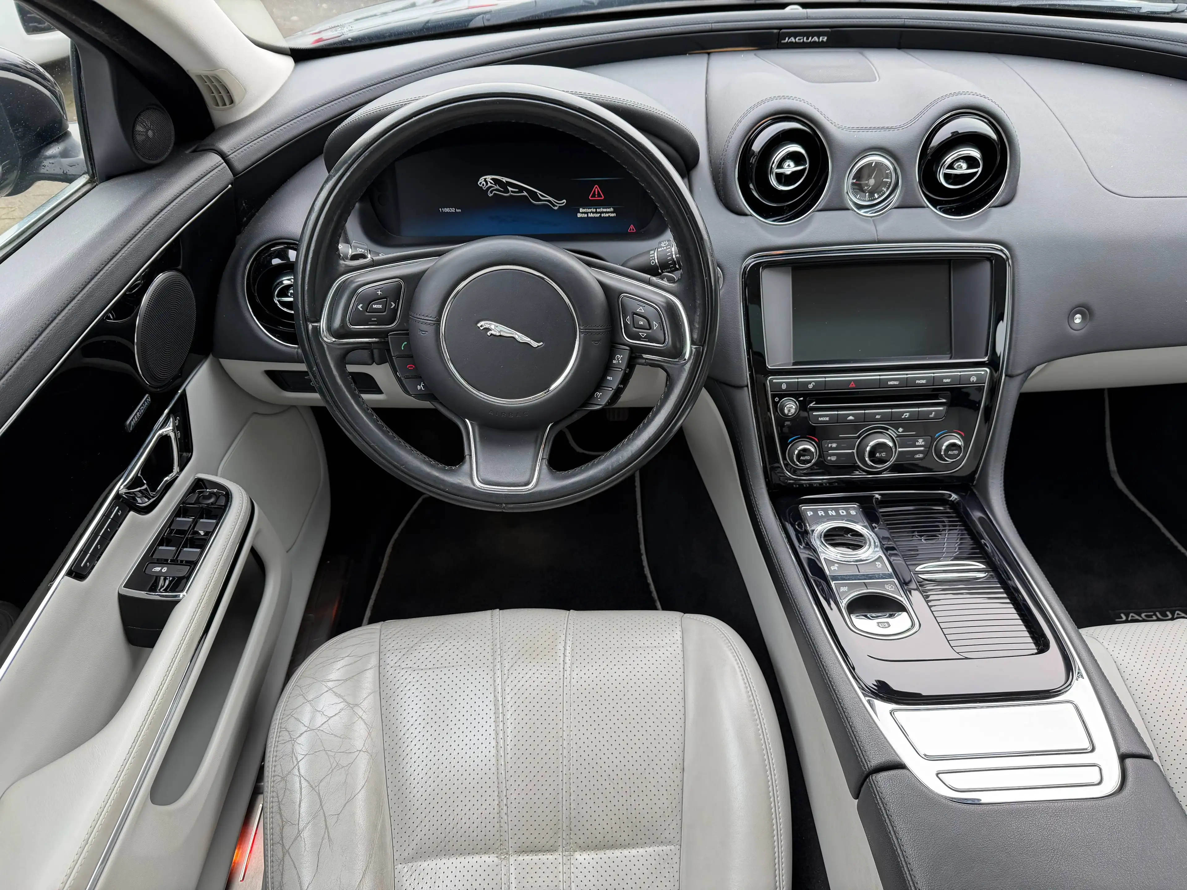 Jaguar XJ Premium Luxury 3.0d V6~Meridian~Leder~Pano~VOLL — photo 7